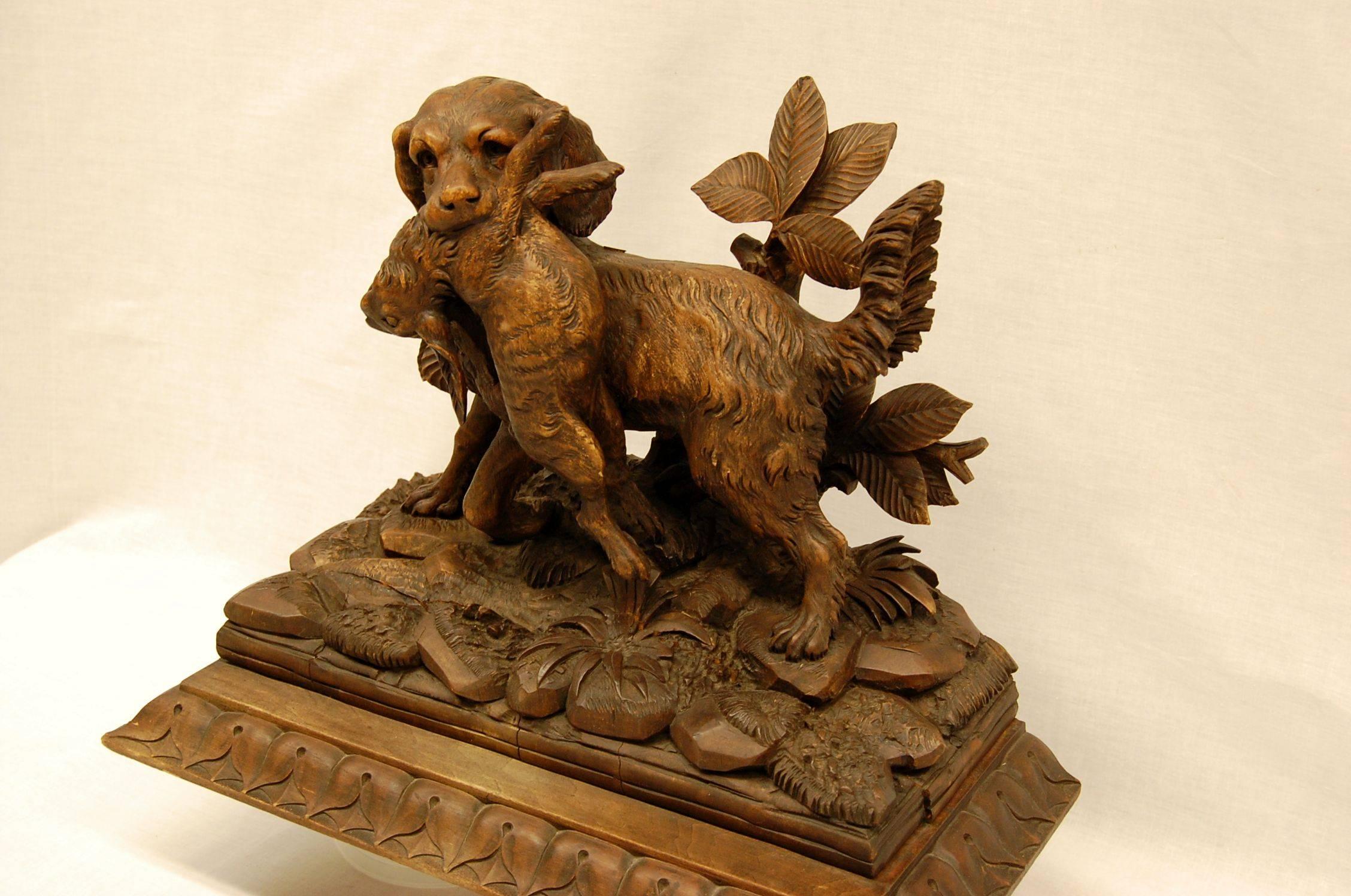 Black Forest Carving of Hunting Dog with Rabbit In Excellent Condition For Sale In Pittsburgh, PA