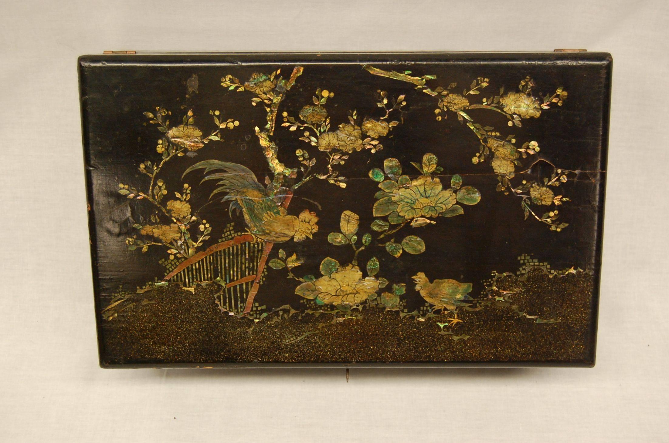Inlay 19th Century Chinoiserie Decorated Inlaid Writing Box  For Sale