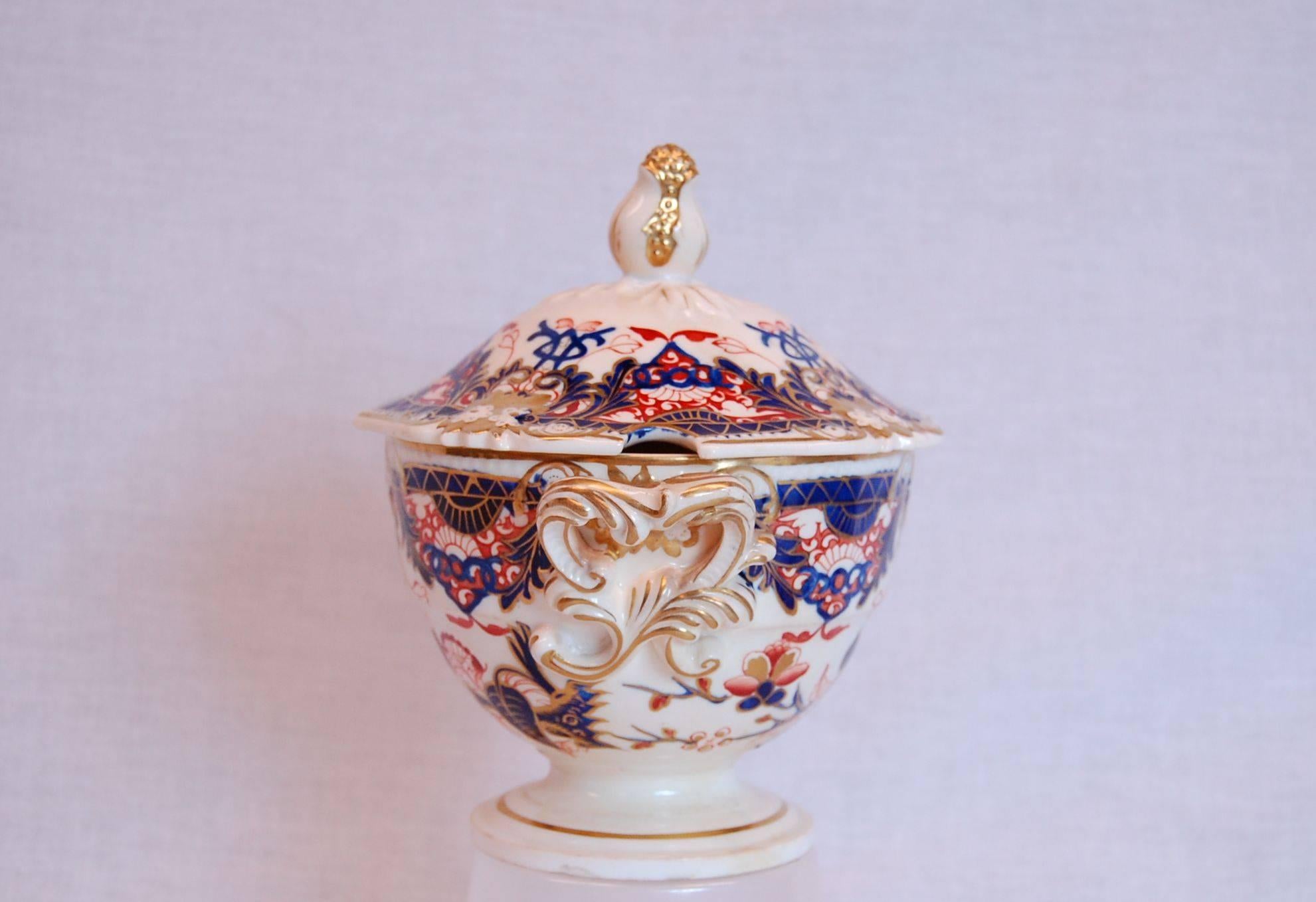 Mid-19th Century English Staffordshire Tureen with Liner Plate and Lid In Excellent Condition In Pittsburgh, PA