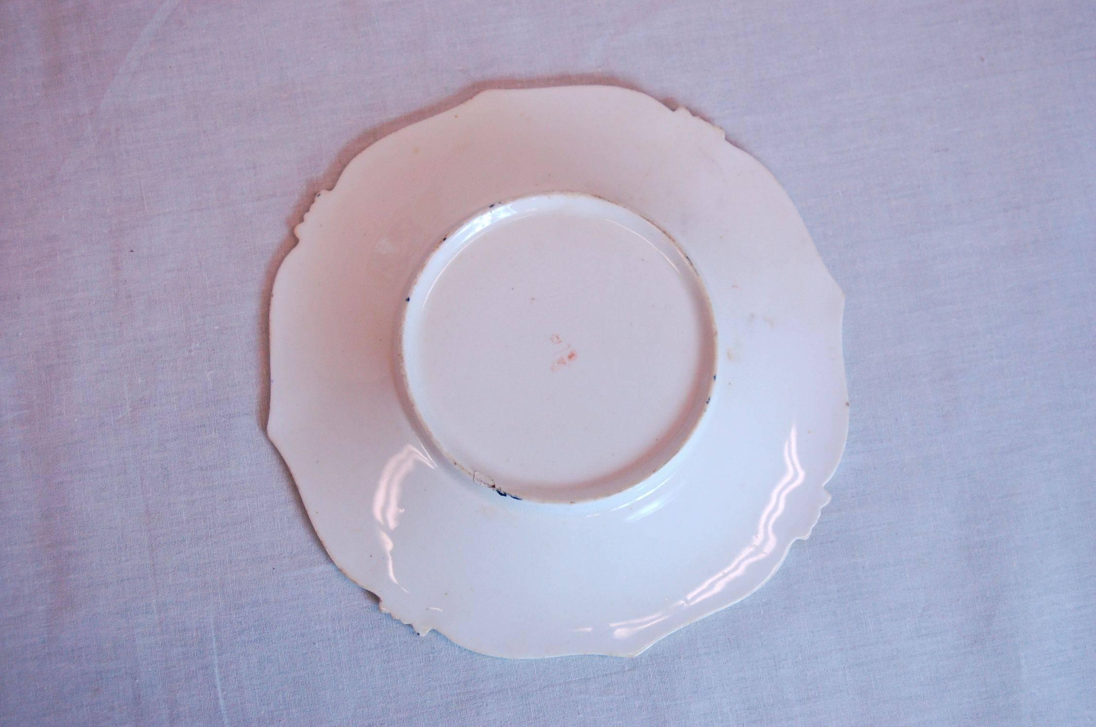 Mid-19th Century English Staffordshire Tureen with Liner Plate and Lid 3