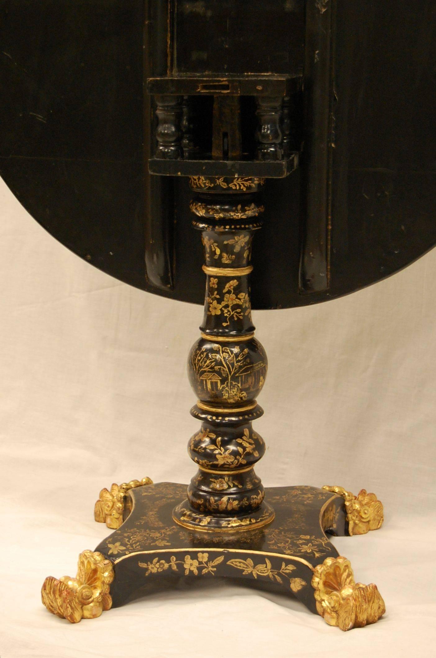 Early 19th Century English Japanned Circular Tilt-Top Dessert Table In Excellent Condition For Sale In Pittsburgh, PA