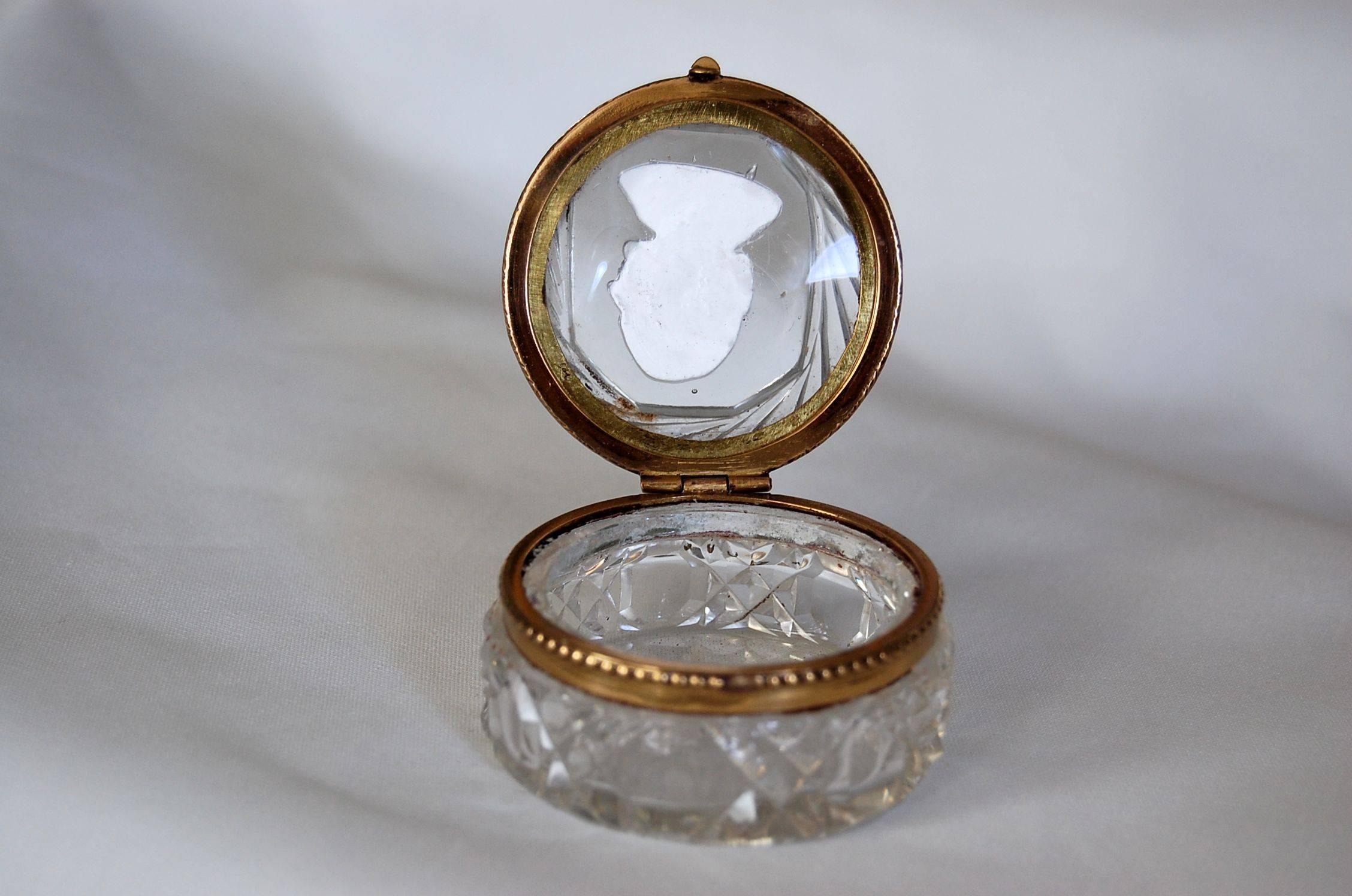 Hand-Carved 19th Century Cut Crystal Lidded Box with Sulfide Bust of 18th Century Gentleman For Sale