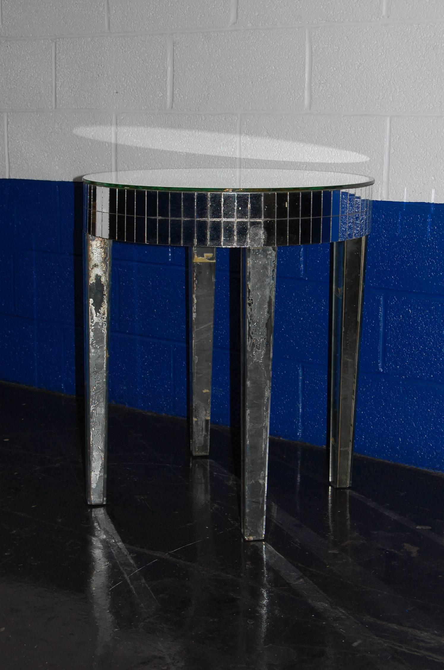 Mid-20th Century Circular Mirrored Side Table In Good Condition For Sale In Pittsburgh, PA