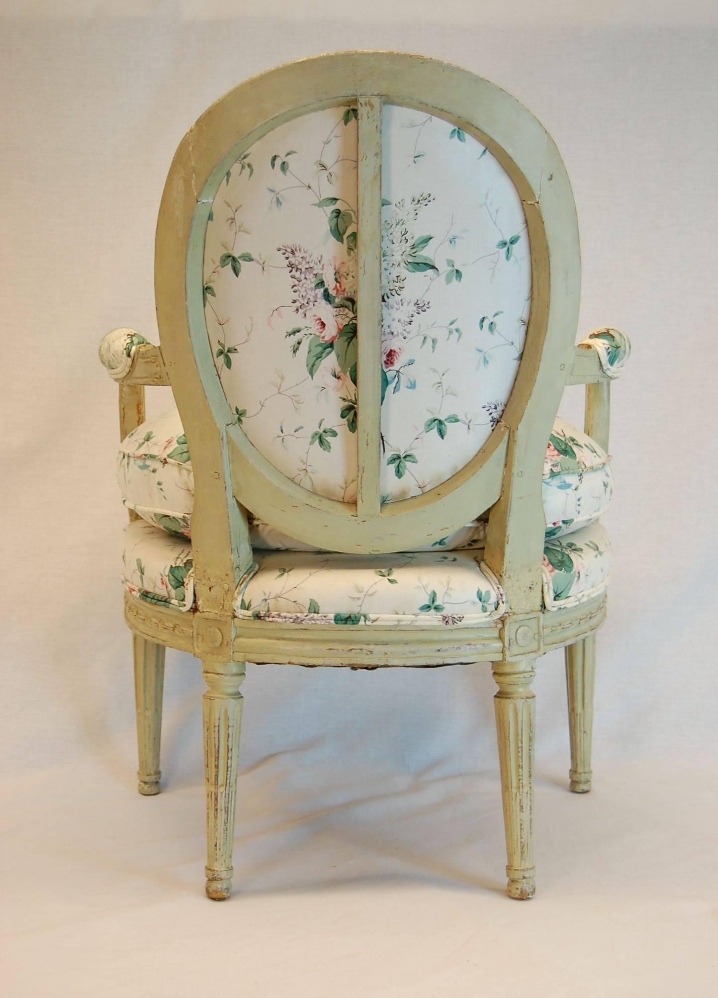 Louis XVI Carved Wood Fauteuil in Green Painted Finish, circa 1800 In Good Condition In Pittsburgh, PA