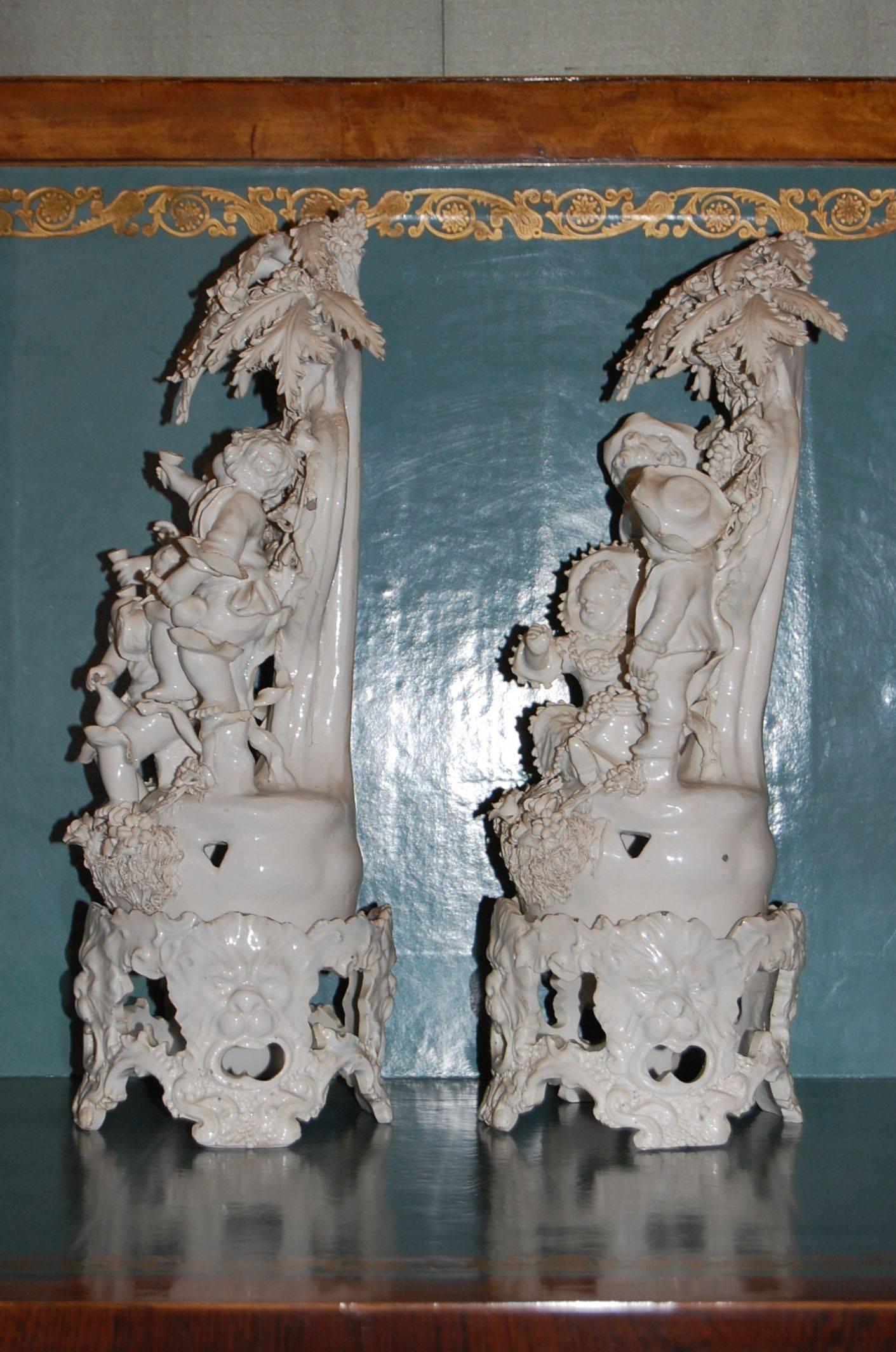 Italian Pair of 19th Century Capodimonte Porcelain Figurines, circa 1830-1890 For Sale