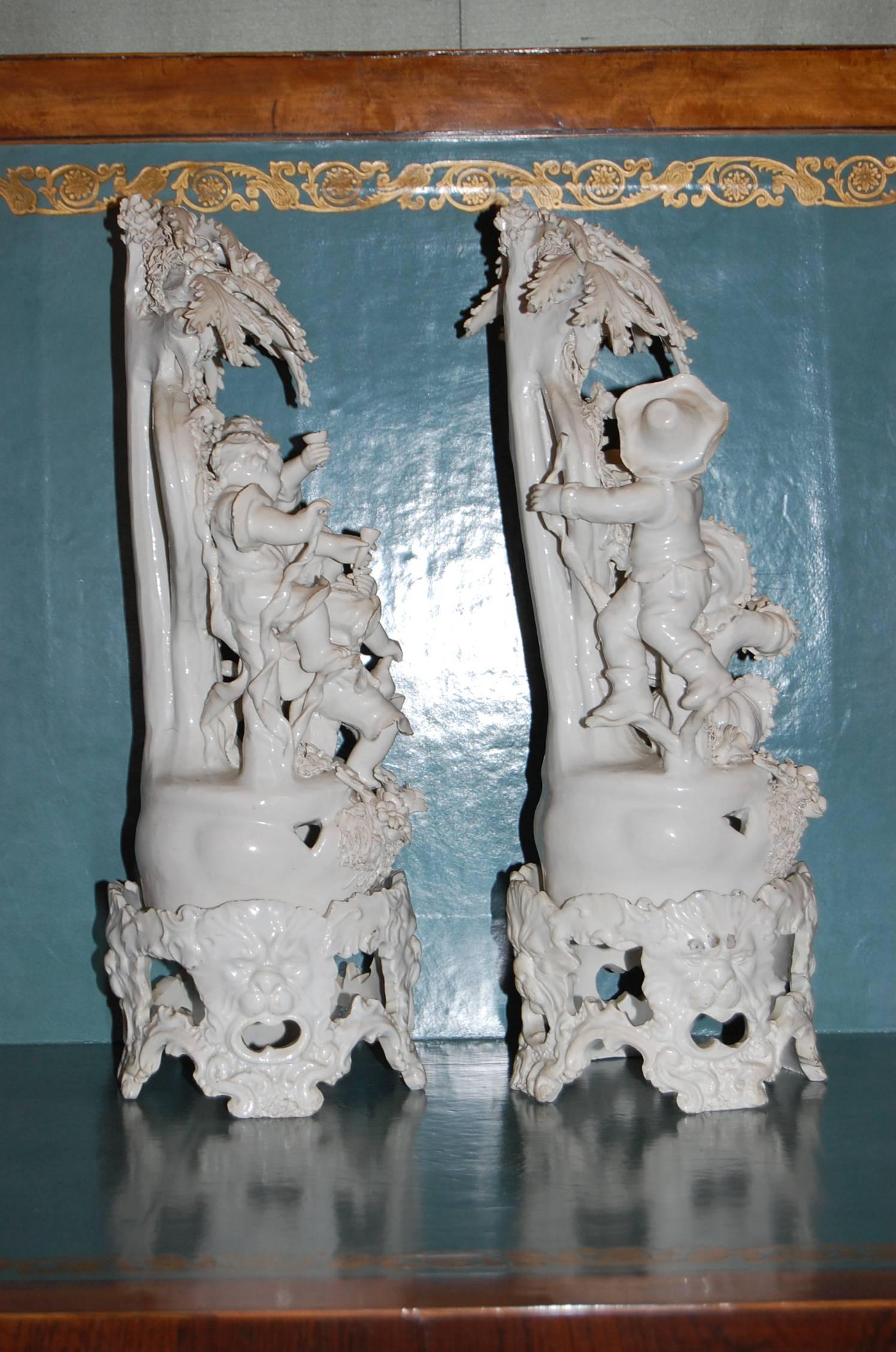 Pair of 19th Century Capodimonte Porcelain Figurines, circa 1830-1890 In Good Condition For Sale In Pittsburgh, PA