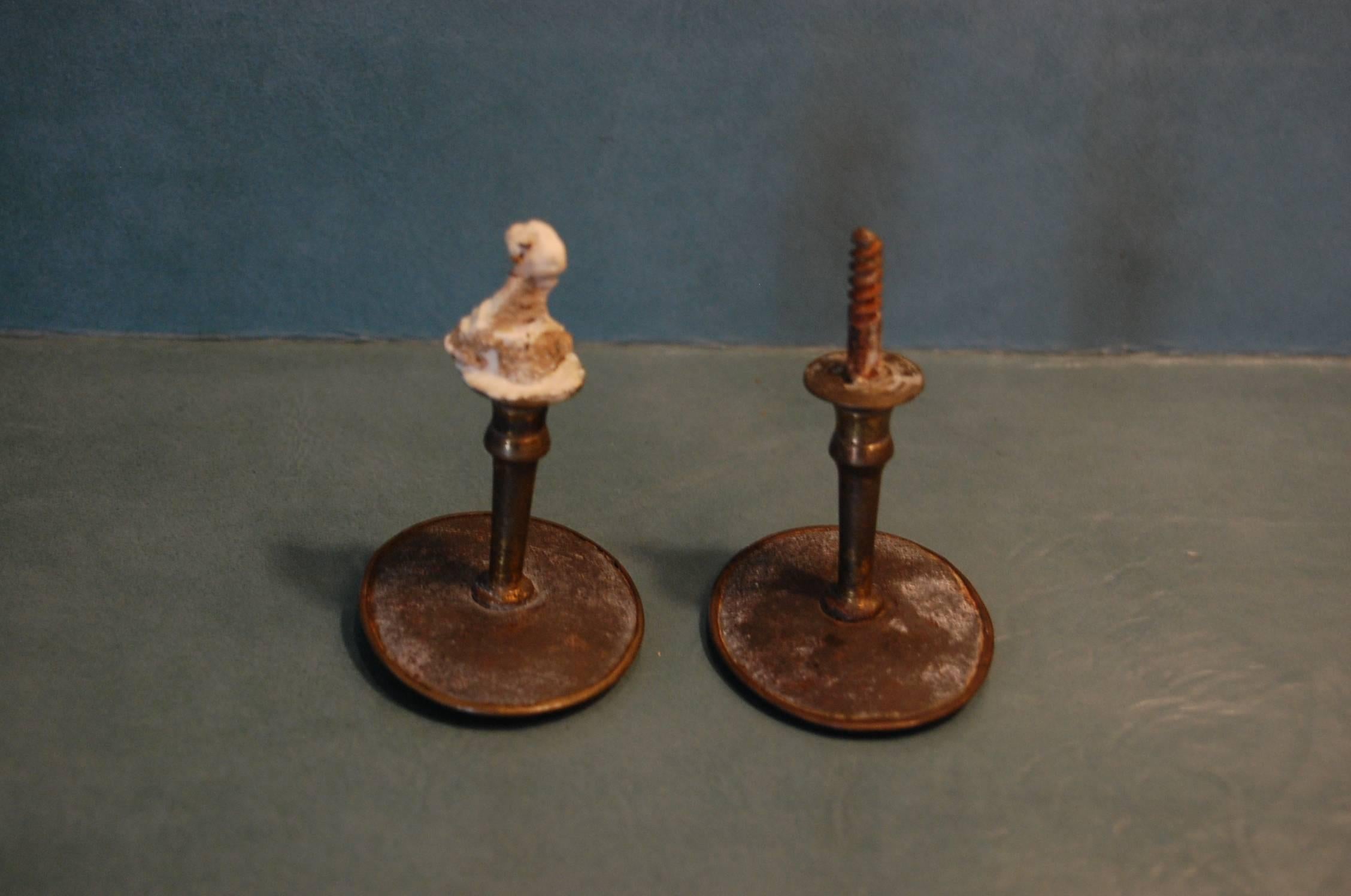 Late 18th Century Pair of English Battersea Enameled Tiebacks In Excellent Condition For Sale In Pittsburgh, PA