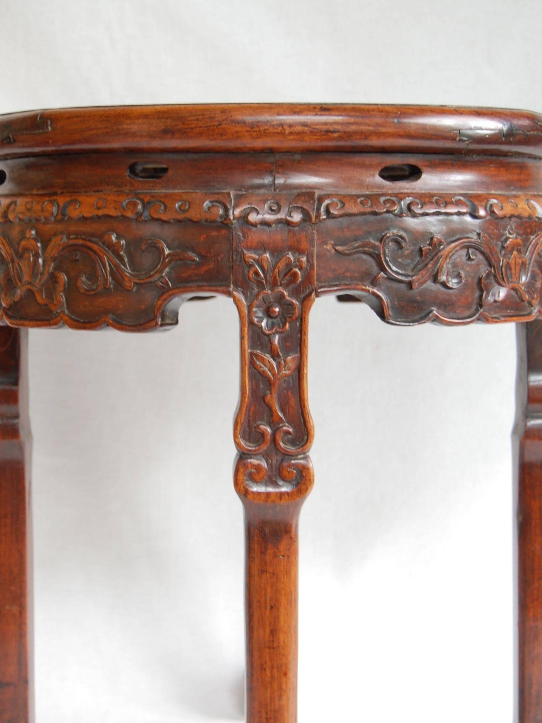 19th Century Circular Chinese Carved Rosewood Table with Marble Top For Sale 2