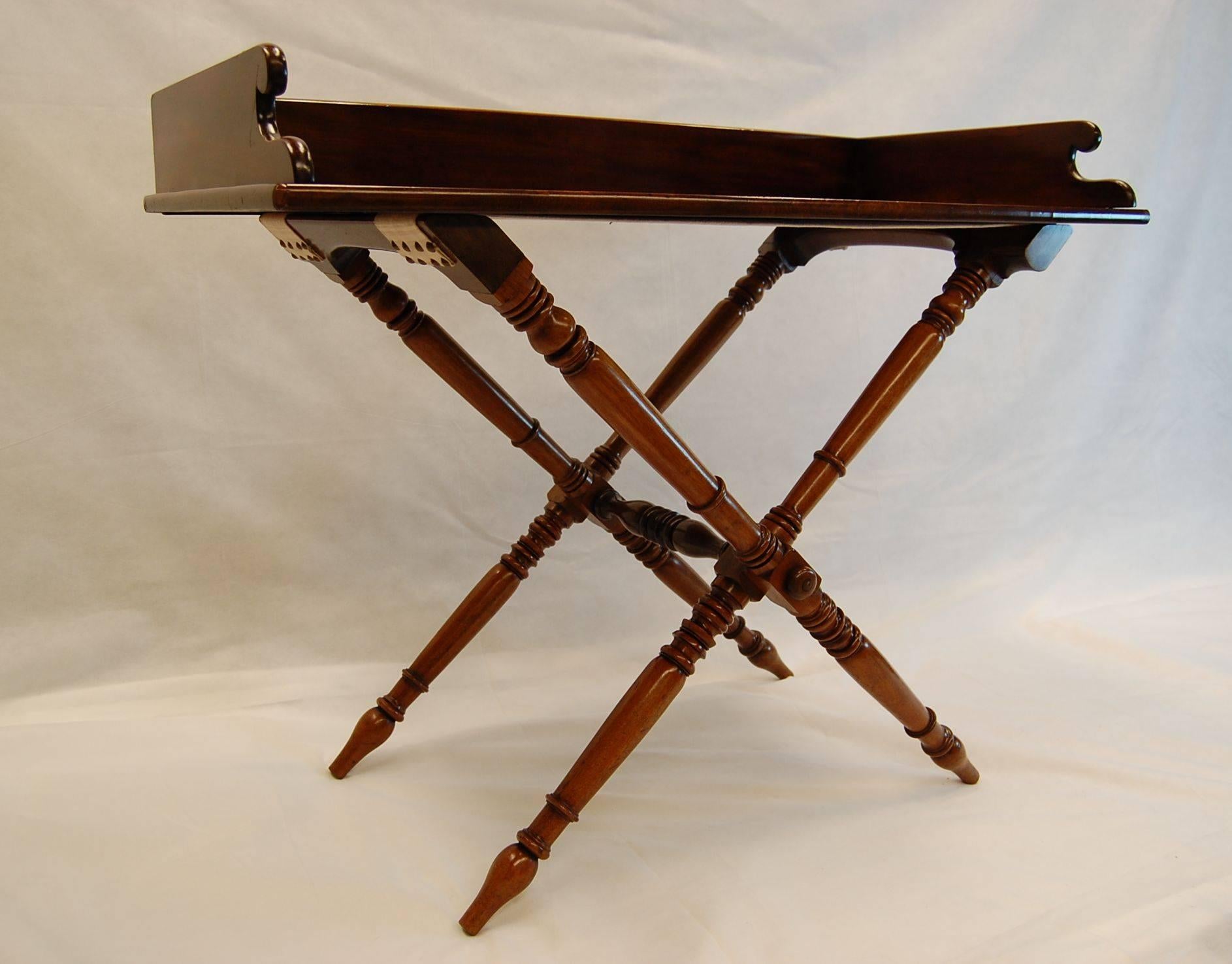 19th Century Mahogany English Butler's Tray Table on Folding Turned Base, 1860 For Sale 1