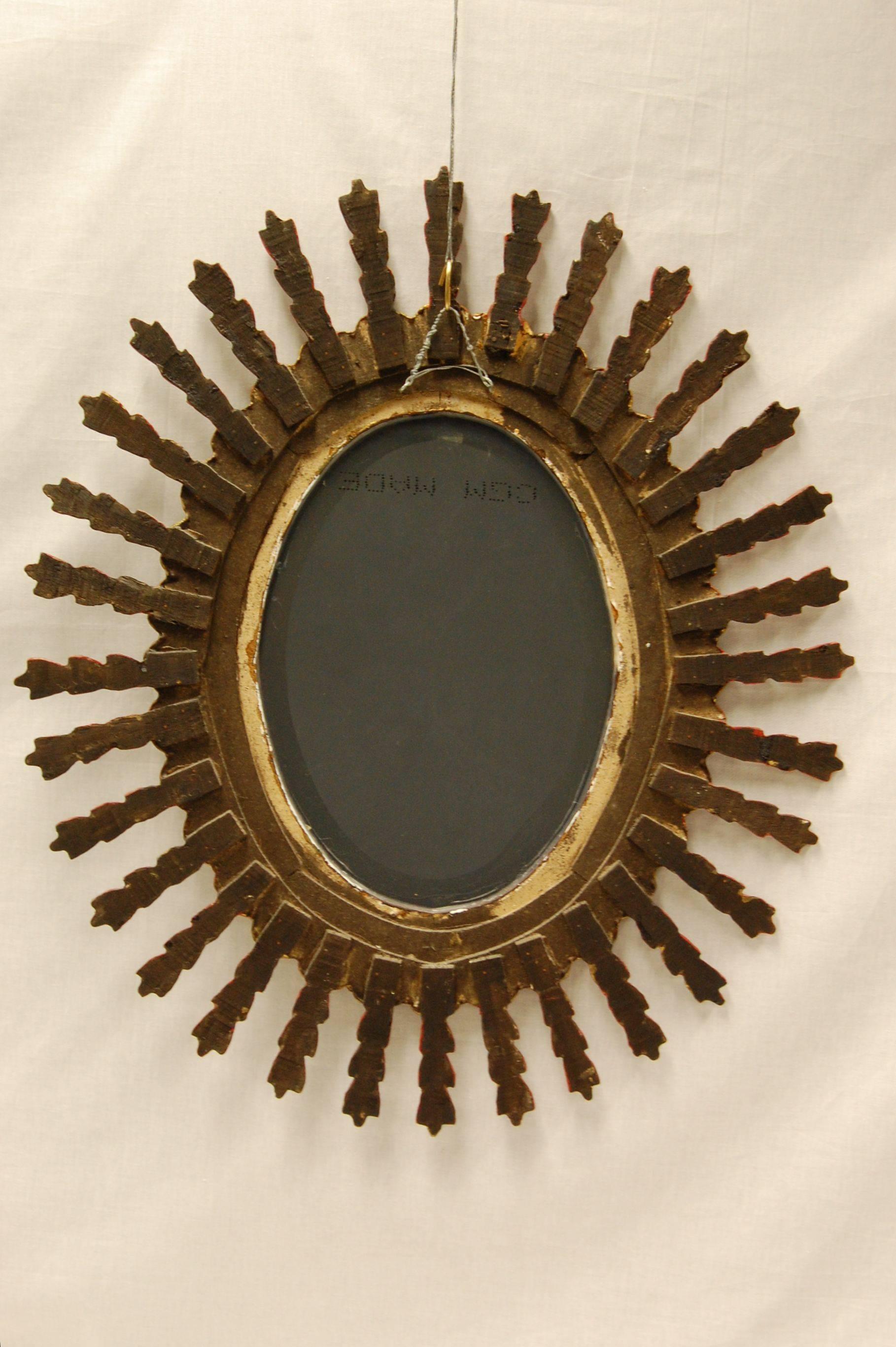 Oval Gold Leaf Italian Sunburst Style Wall Mirror, Mid-20th Century In Good Condition For Sale In Pittsburgh, PA