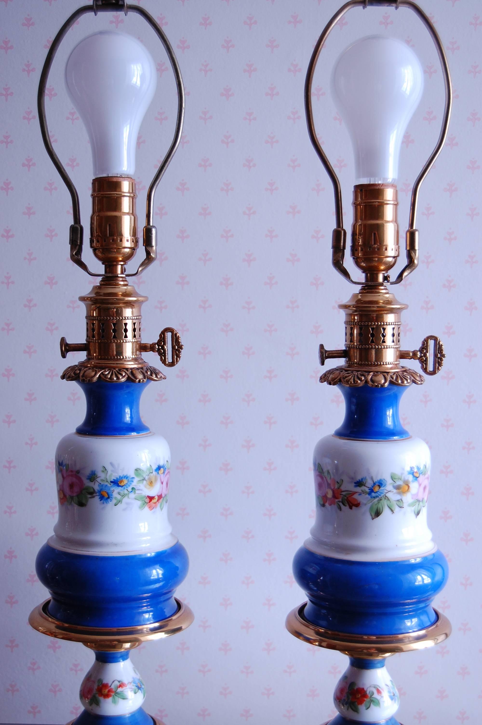 Hand-Painted Pair of French Porcelain Oil Lamps, Likely Sevres, circa 1850 For Sale