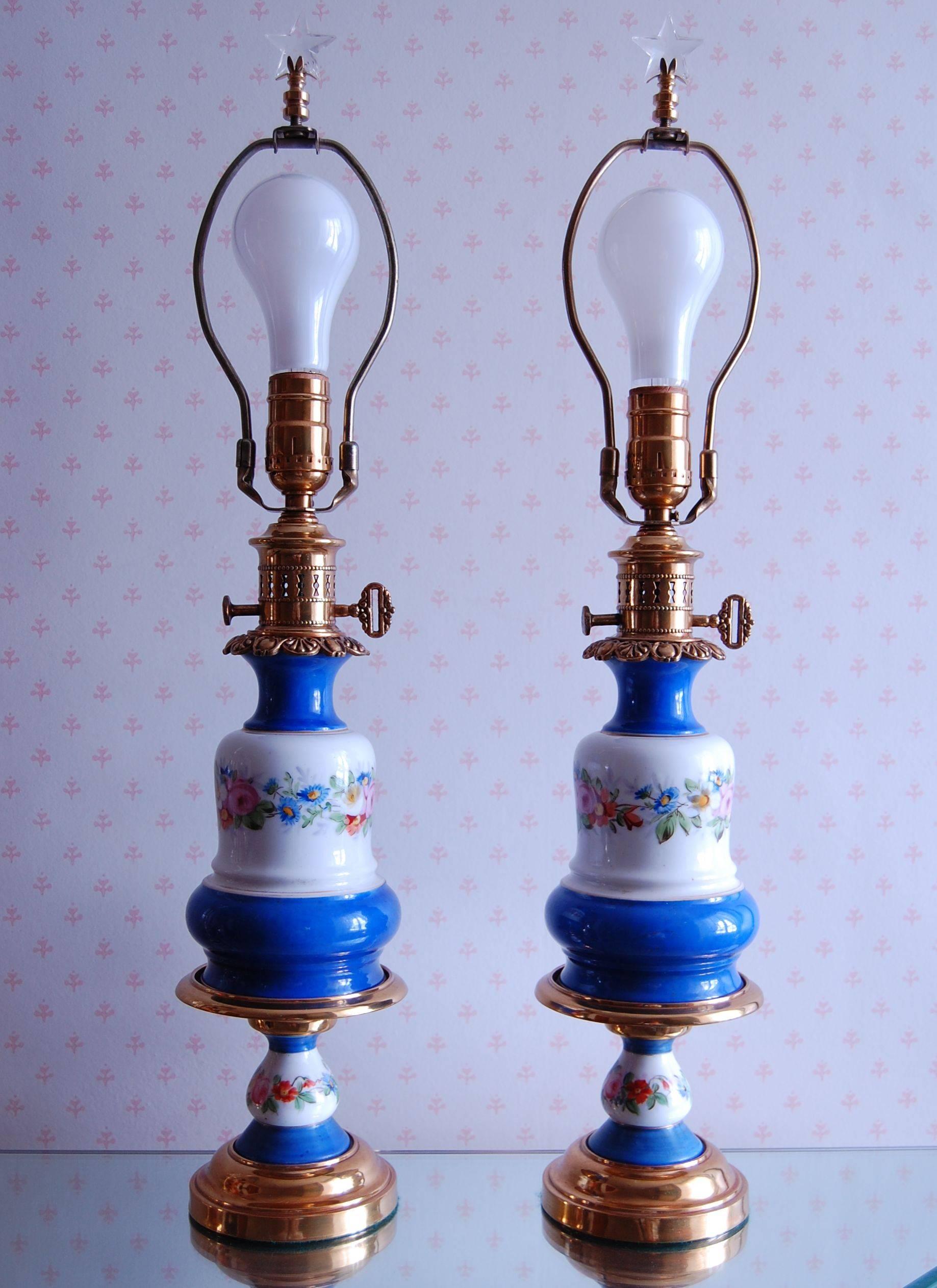 Pair of French Porcelain Oil Lamps, Likely Sevres, circa 1850 For Sale 3