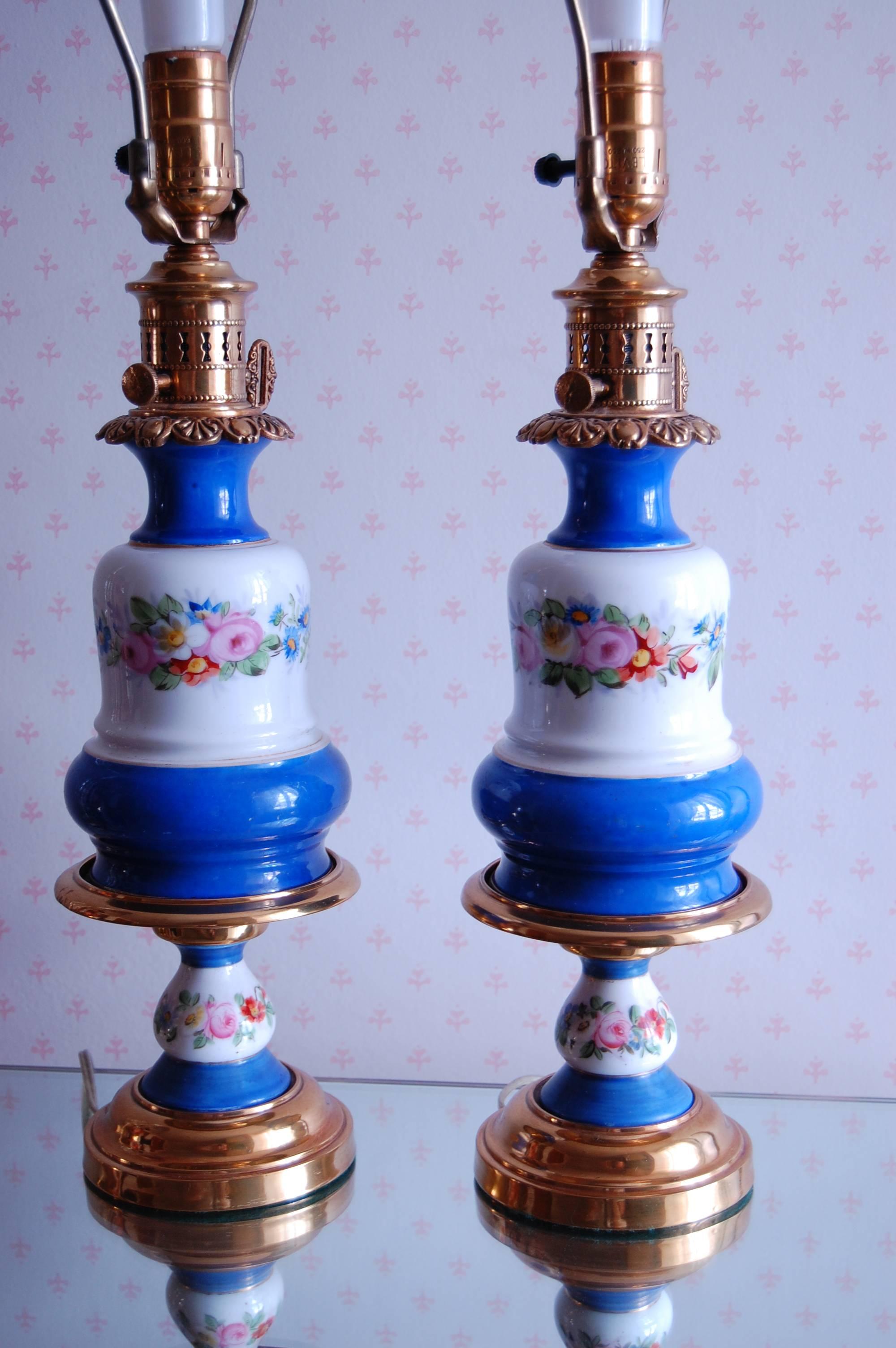 Pair of French Porcelain Oil Lamps, Likely Sevres, circa 1850 For Sale 2