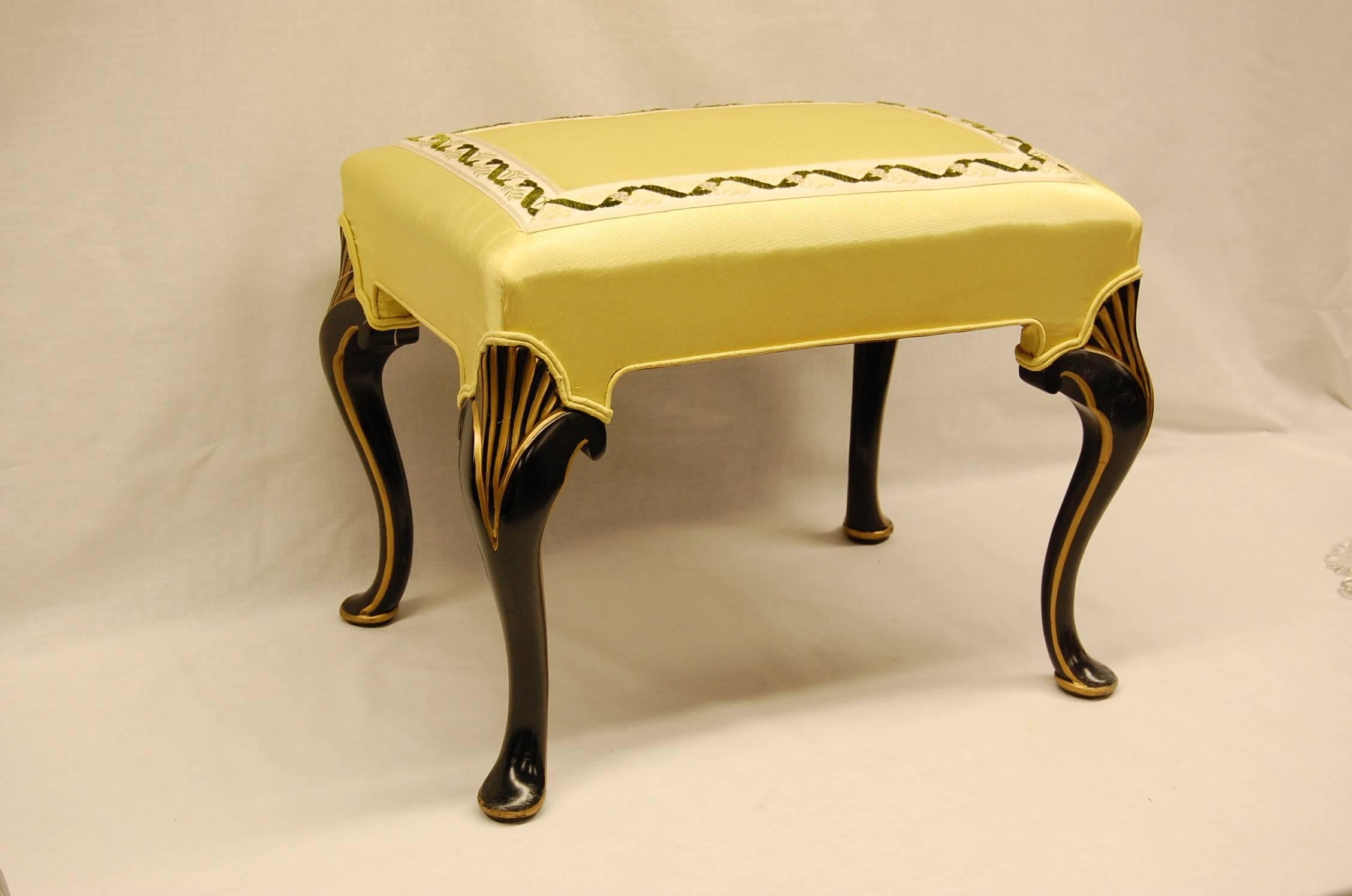 Hand-Carved Black Lacquered and Gold Decorated Bench with Yellow Moire Fabric For Sale