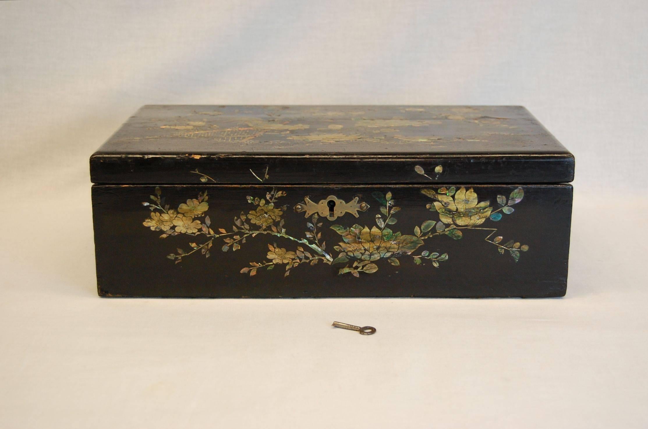 Early Victorian 19th Century Chinoiserie Decorated Inlaid Writing Box