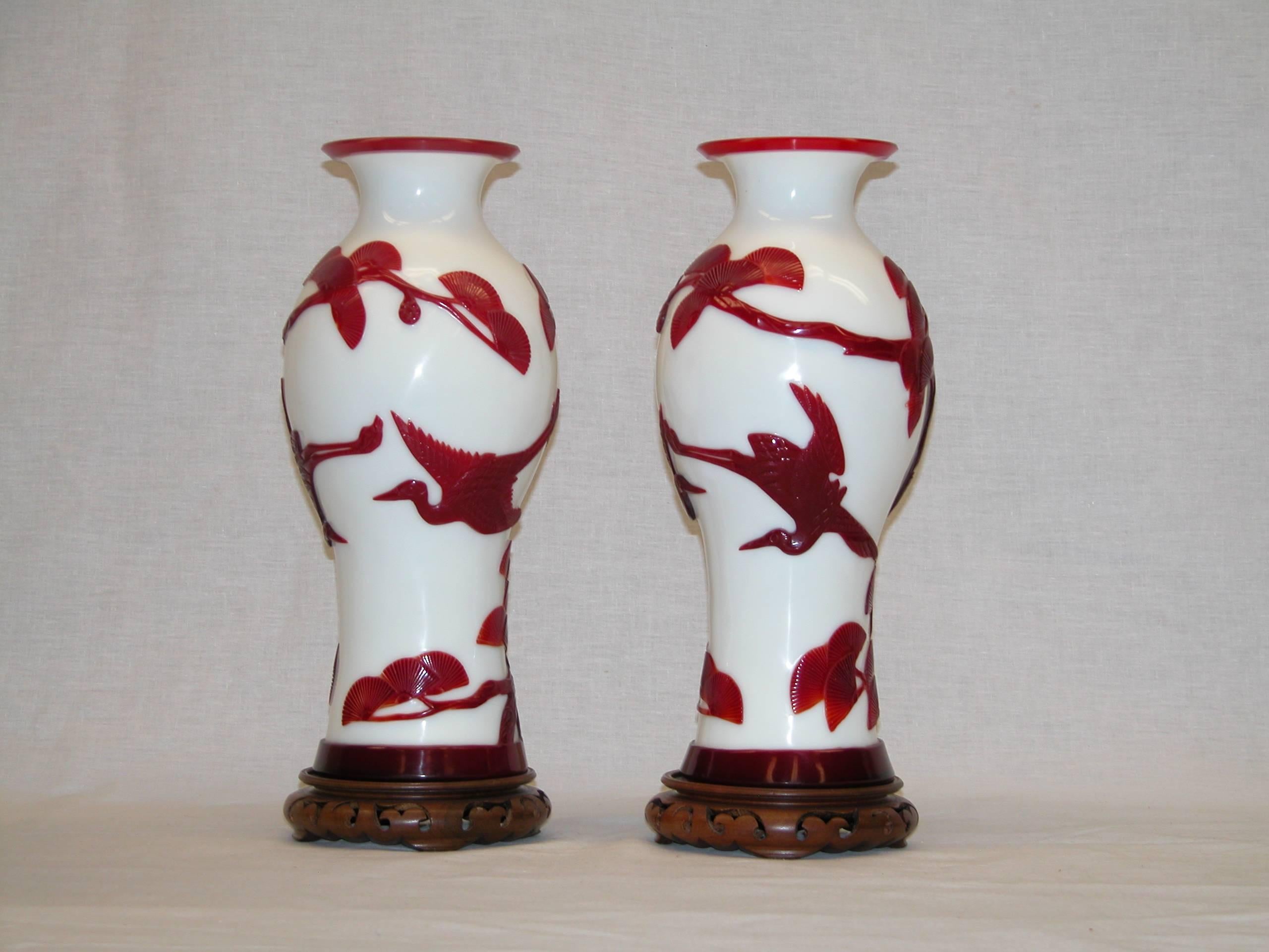 19th Century Pair of Peking Chinese Glass Urns in Red and White Colors with Birds in Flight For Sale
