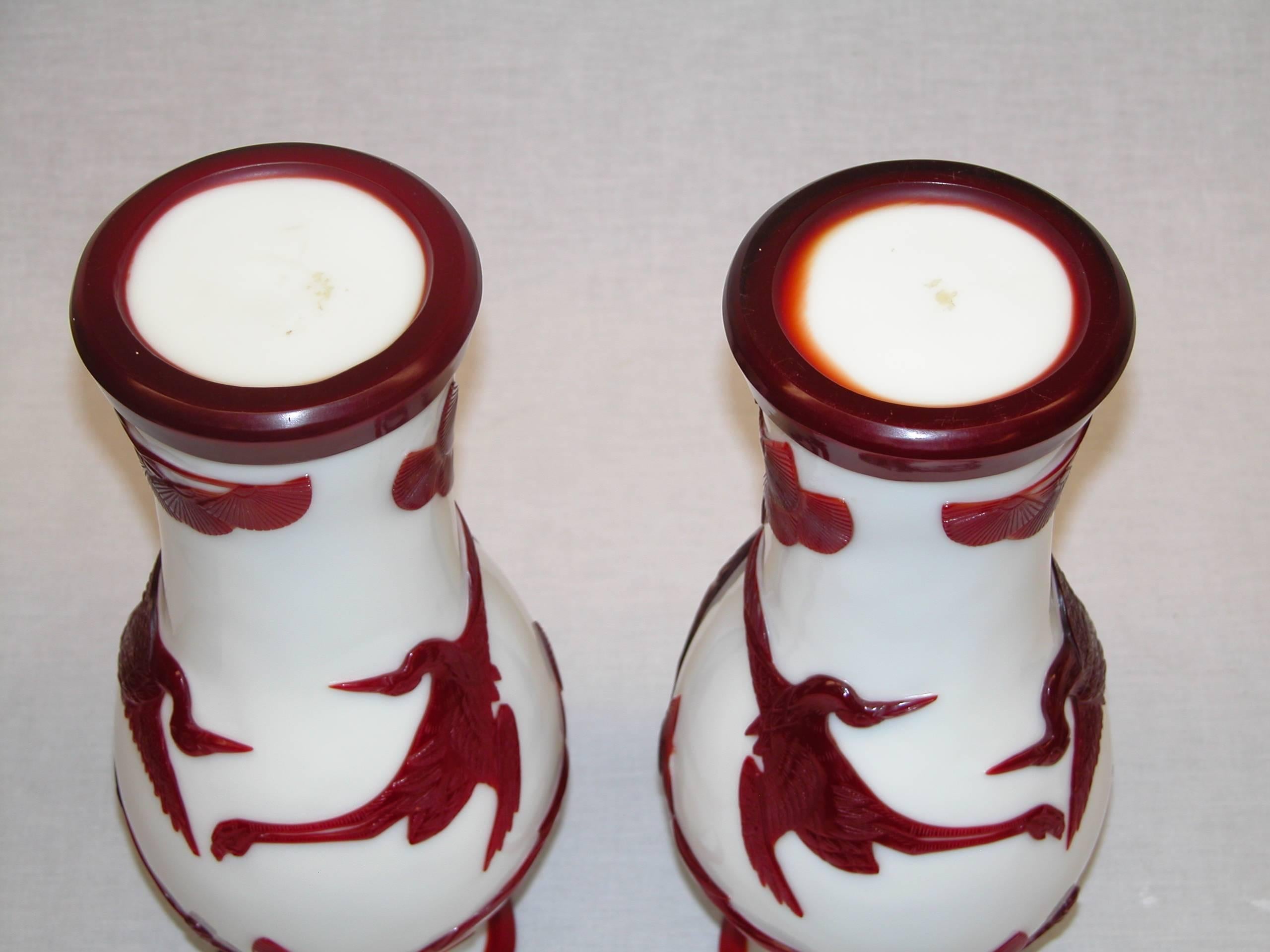 Art Glass Pair of Peking Chinese Glass Urns in Red and White Colors with Birds in Flight For Sale