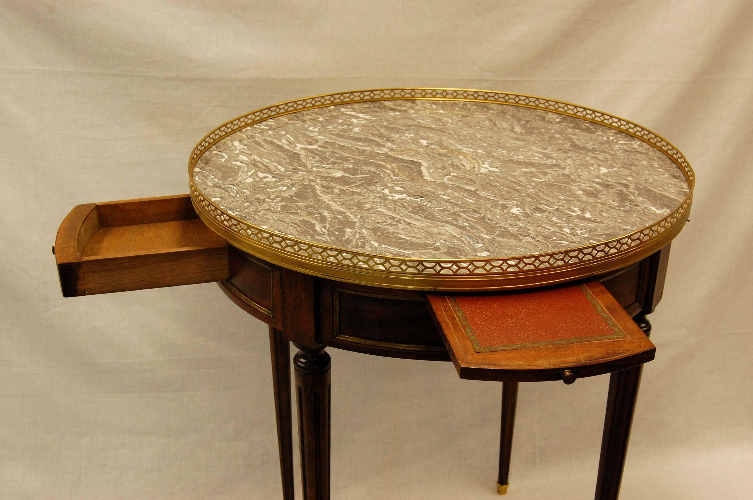 French Louis XVI Style Bouillotte Table w/ Marble Top & Brass Gallery mid 19th C In Excellent Condition For Sale In Pittsburgh, PA
