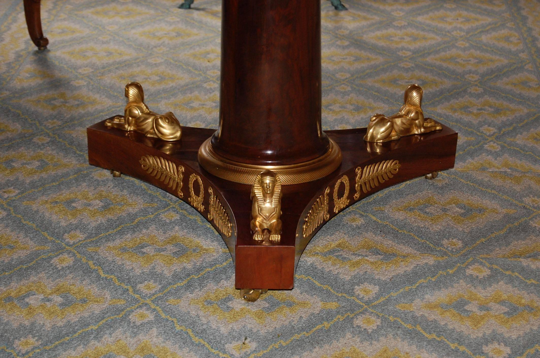 French Gueridon Mahogany Table with Ormolu and Original Black Fossil Marble Top In Excellent Condition In Pittsburgh, PA