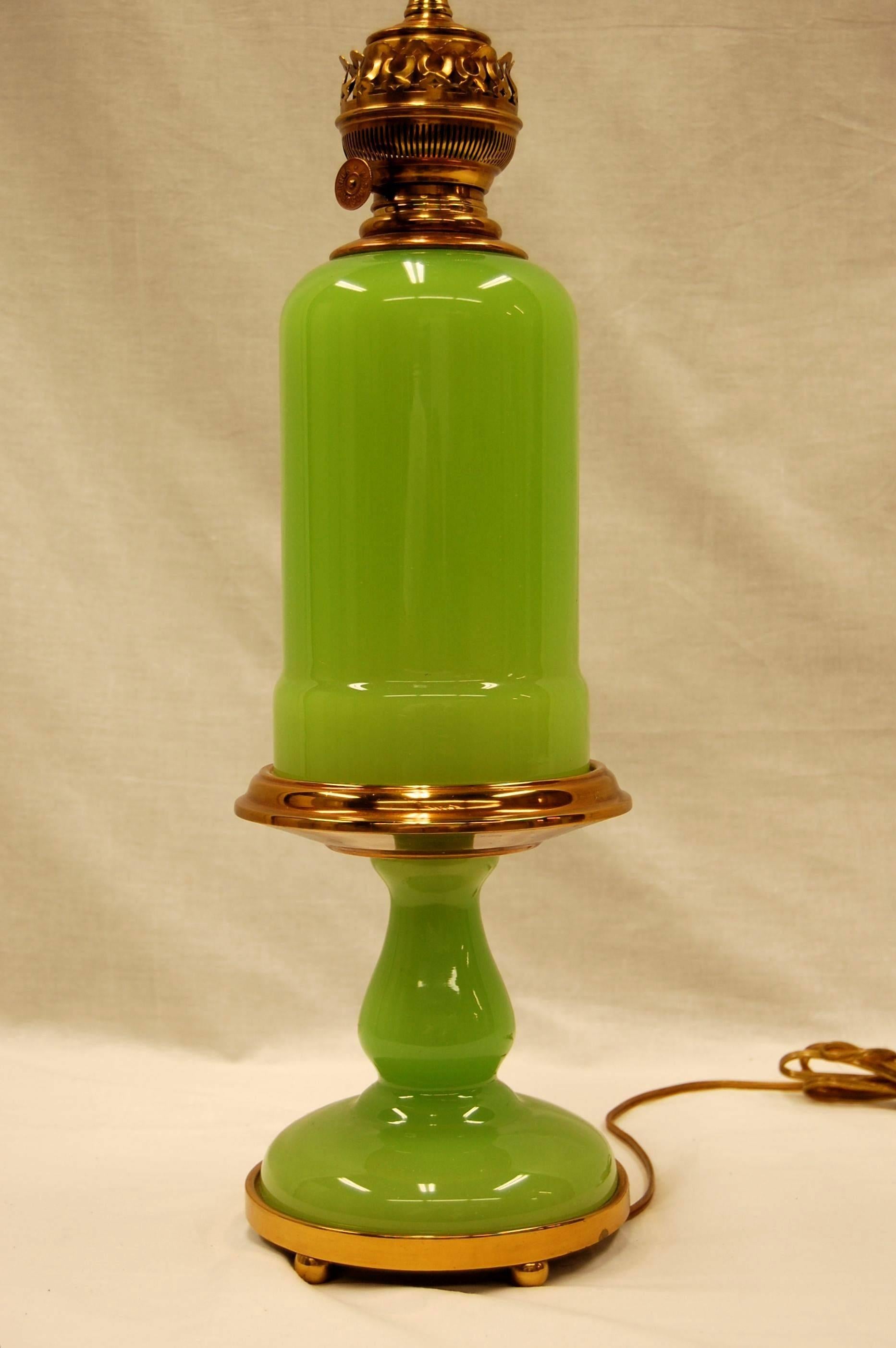 Mid-20th Century Green Opaline Glass Oil Lamp In Excellent Condition For Sale In Pittsburgh, PA