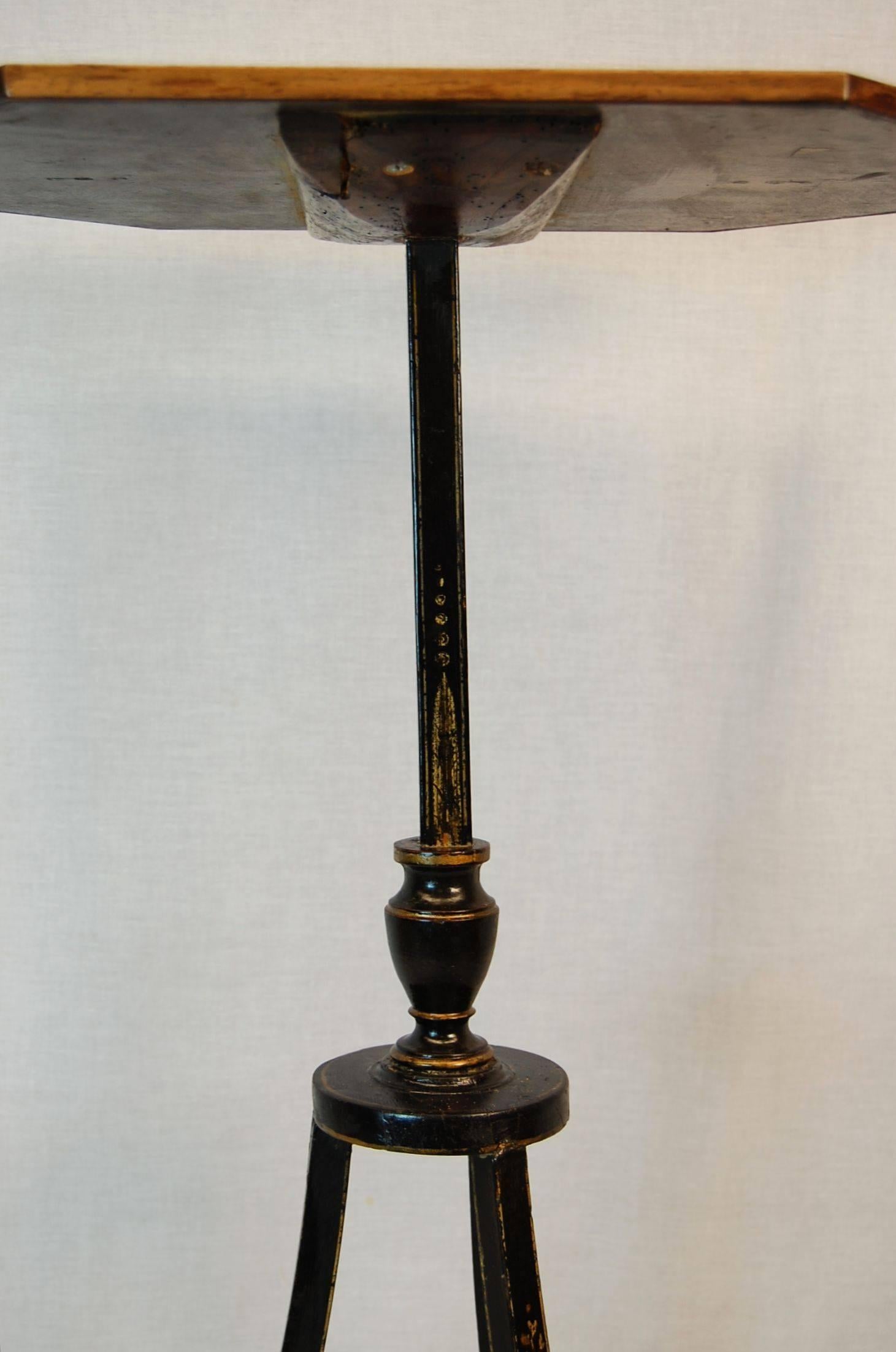 English Hepplewhite Pedestal Candle Stand circa 1800, Black Lacquered Base In Good Condition For Sale In Pittsburgh, PA