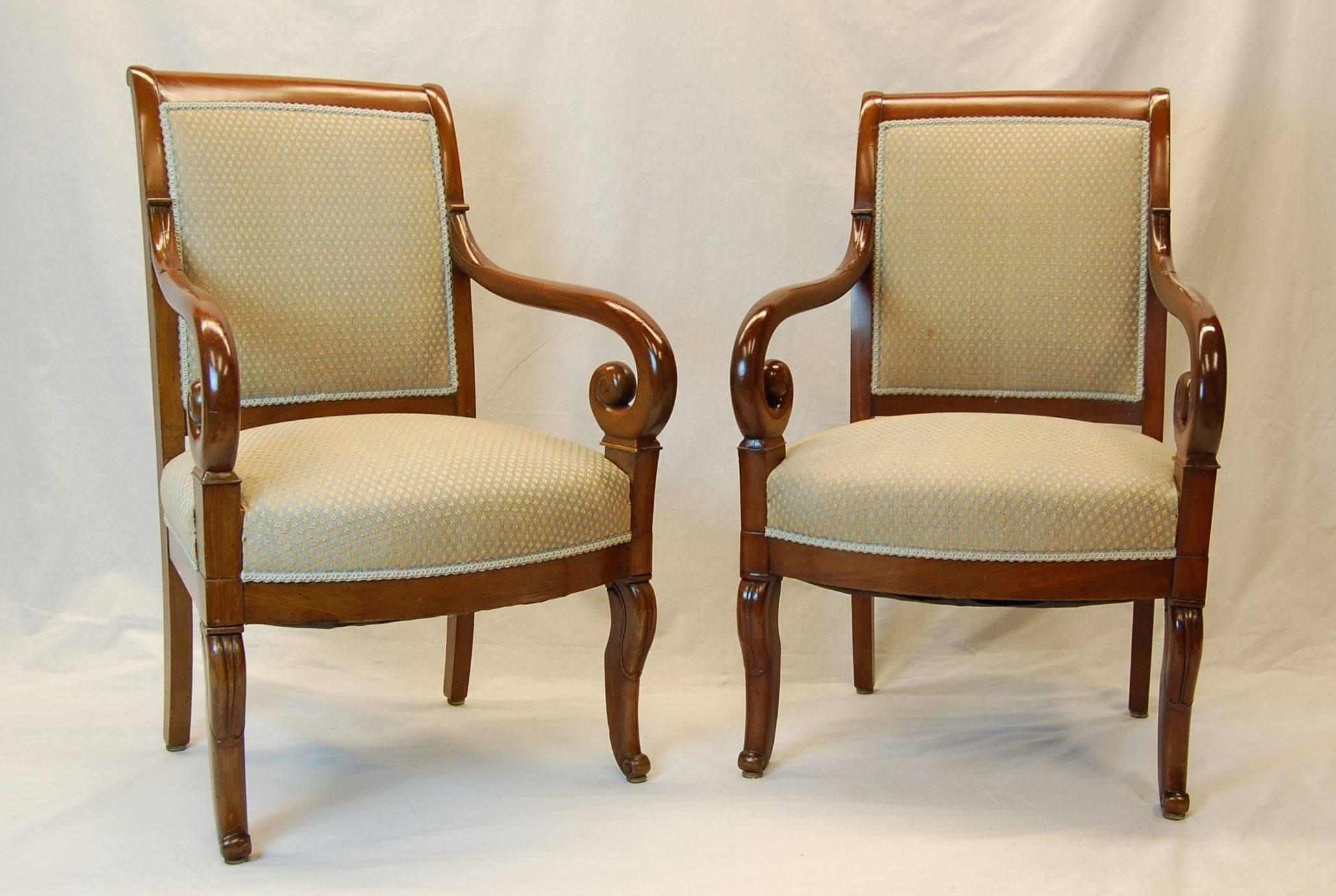 French Pair of Carved Mahogany Restauration Period Armchairs, Early 19th Century For Sale