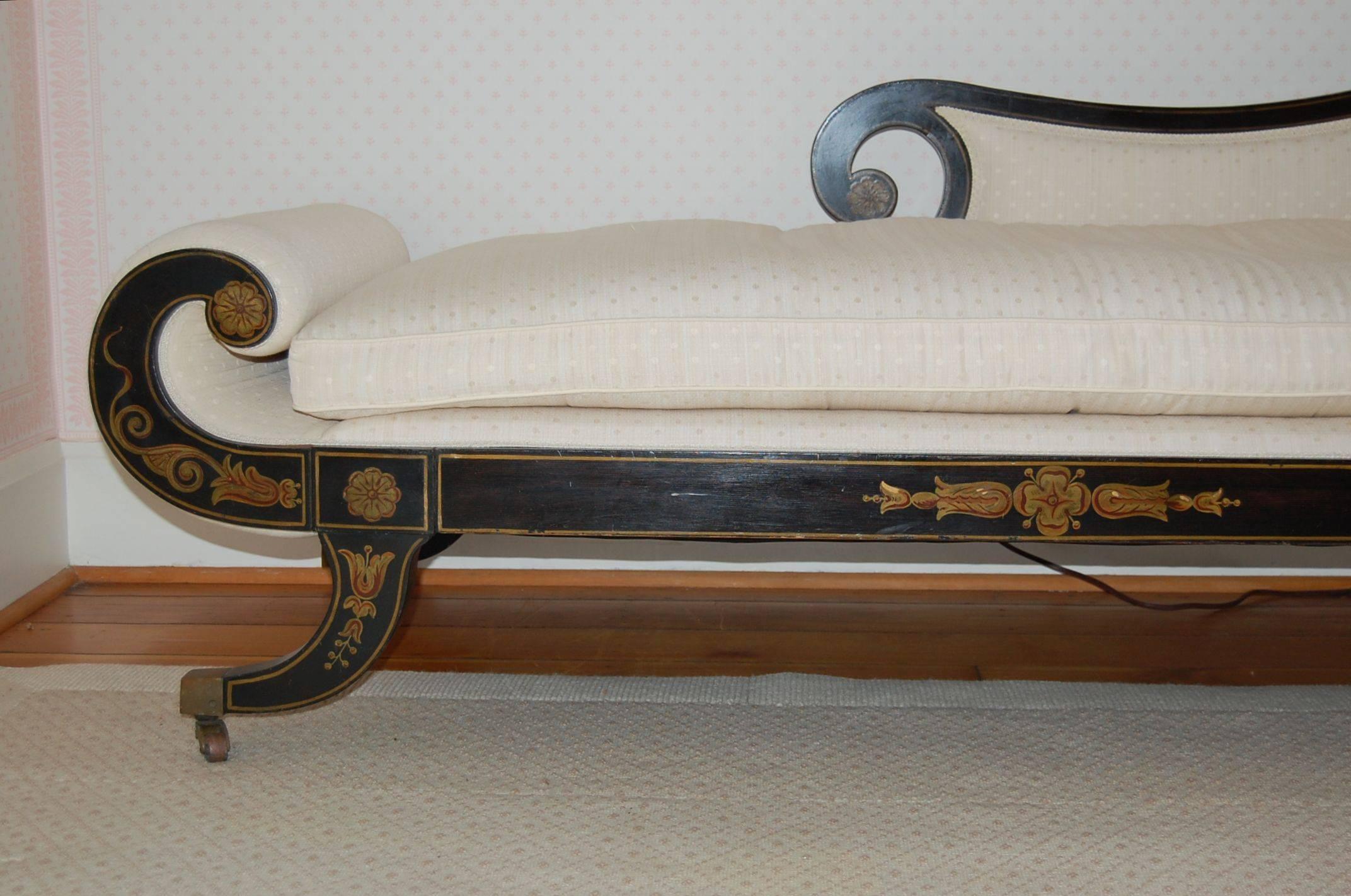 English 20th Century Black Lacquered and Decorated Recamier
