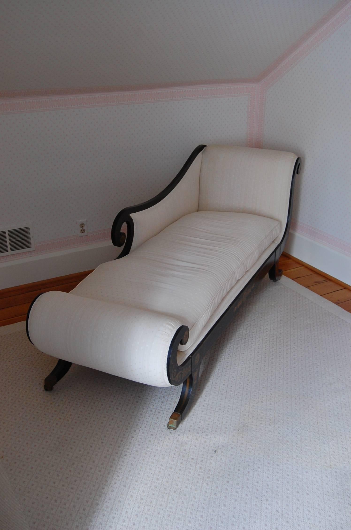 20th Century Black Lacquered and Decorated Recamier In Excellent Condition In Pittsburgh, PA