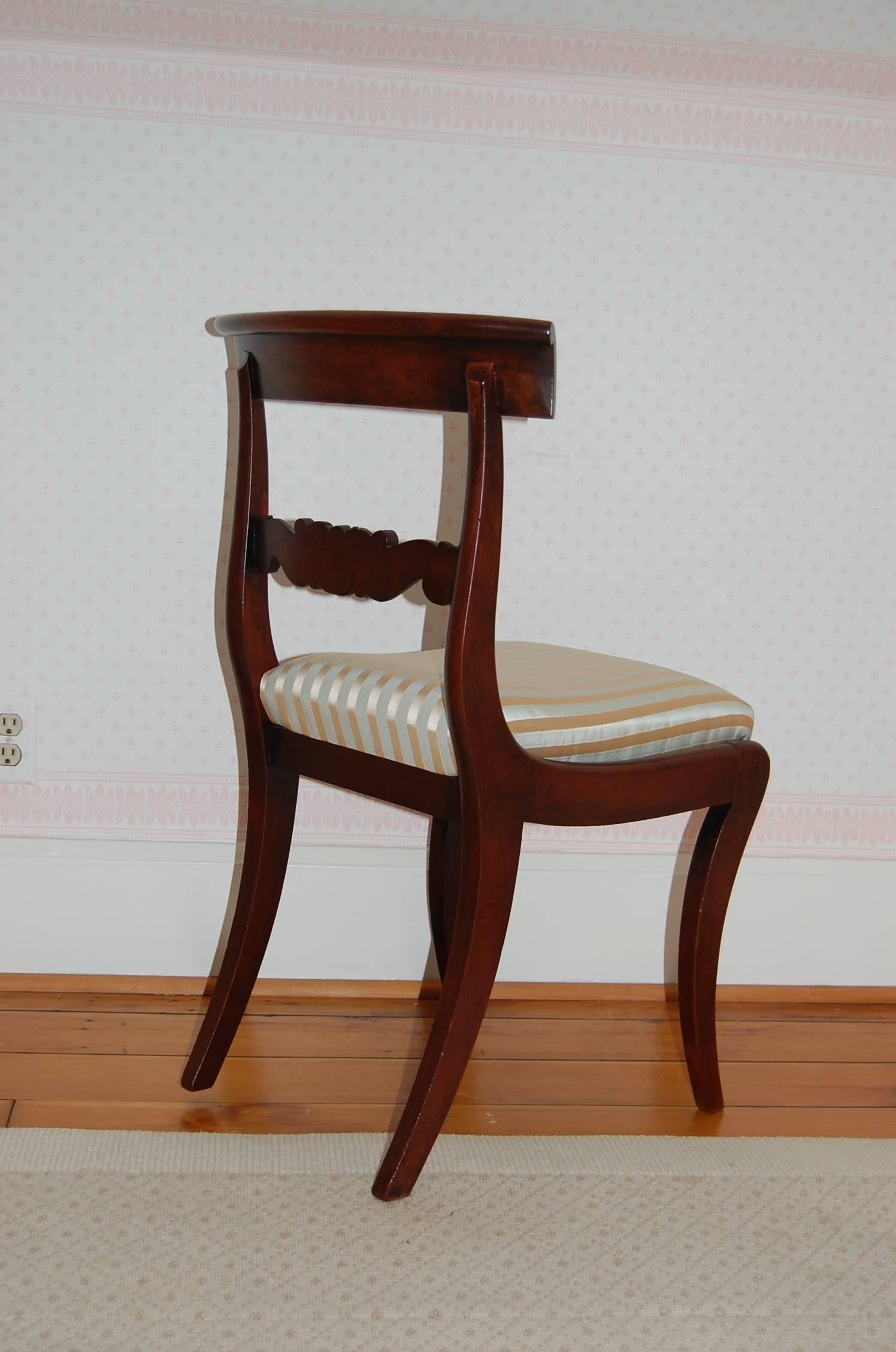 Hand-Carved Pair of Philadelphia Carved Mahogany Side Chairs with Gold Stenciled Backs