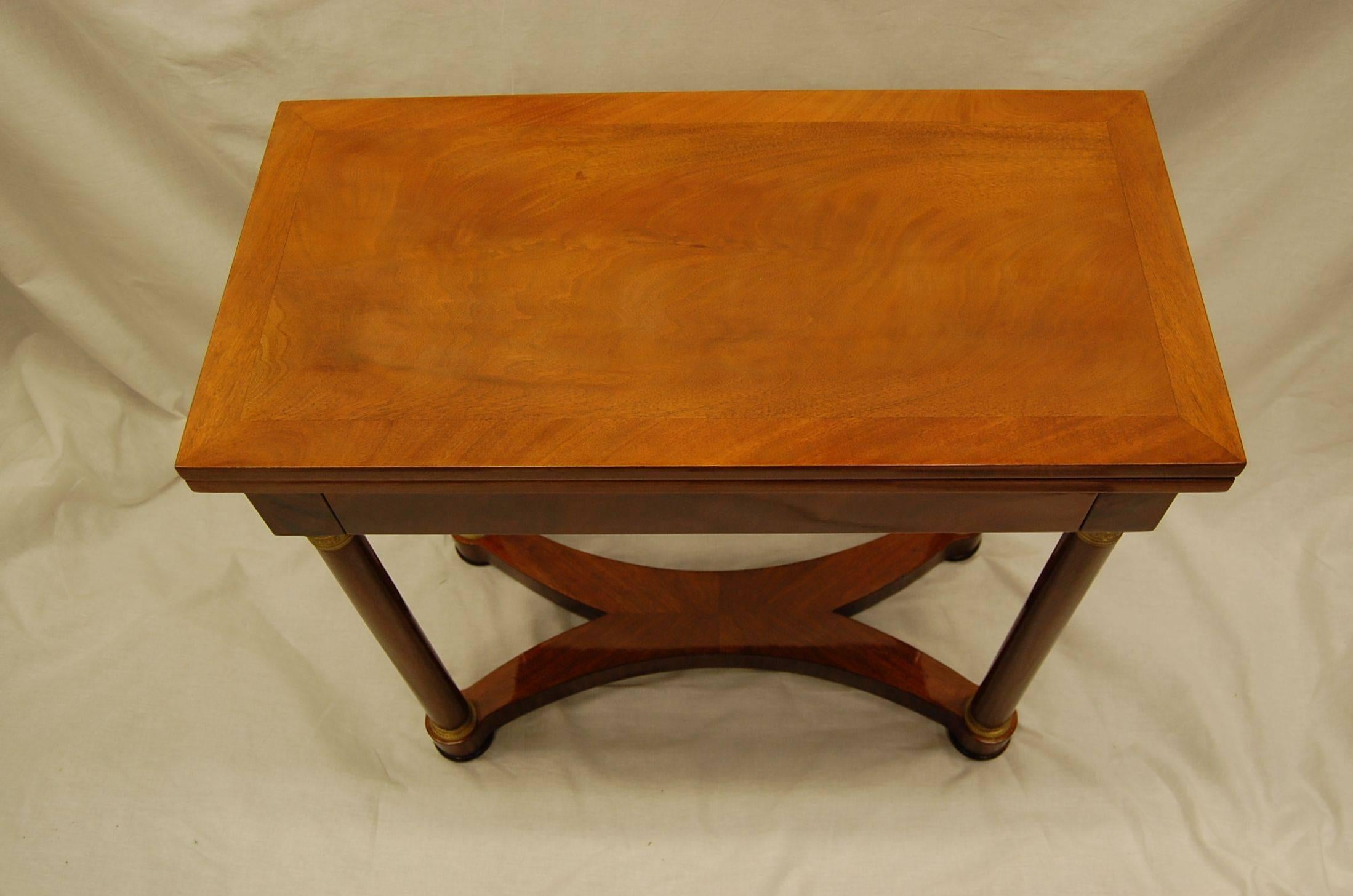 Mahogany Flip-Top Card Table with Leather Insert, circa 1880 In Excellent Condition In Pittsburgh, PA