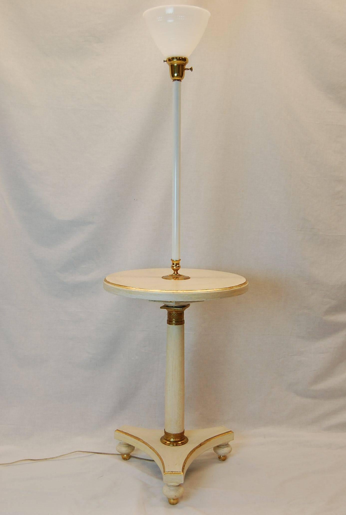 Floor lamp in crackle finished creamy white paint with gold edge decoration. Wired with a three way socket. Measure: The circular painted top is 18