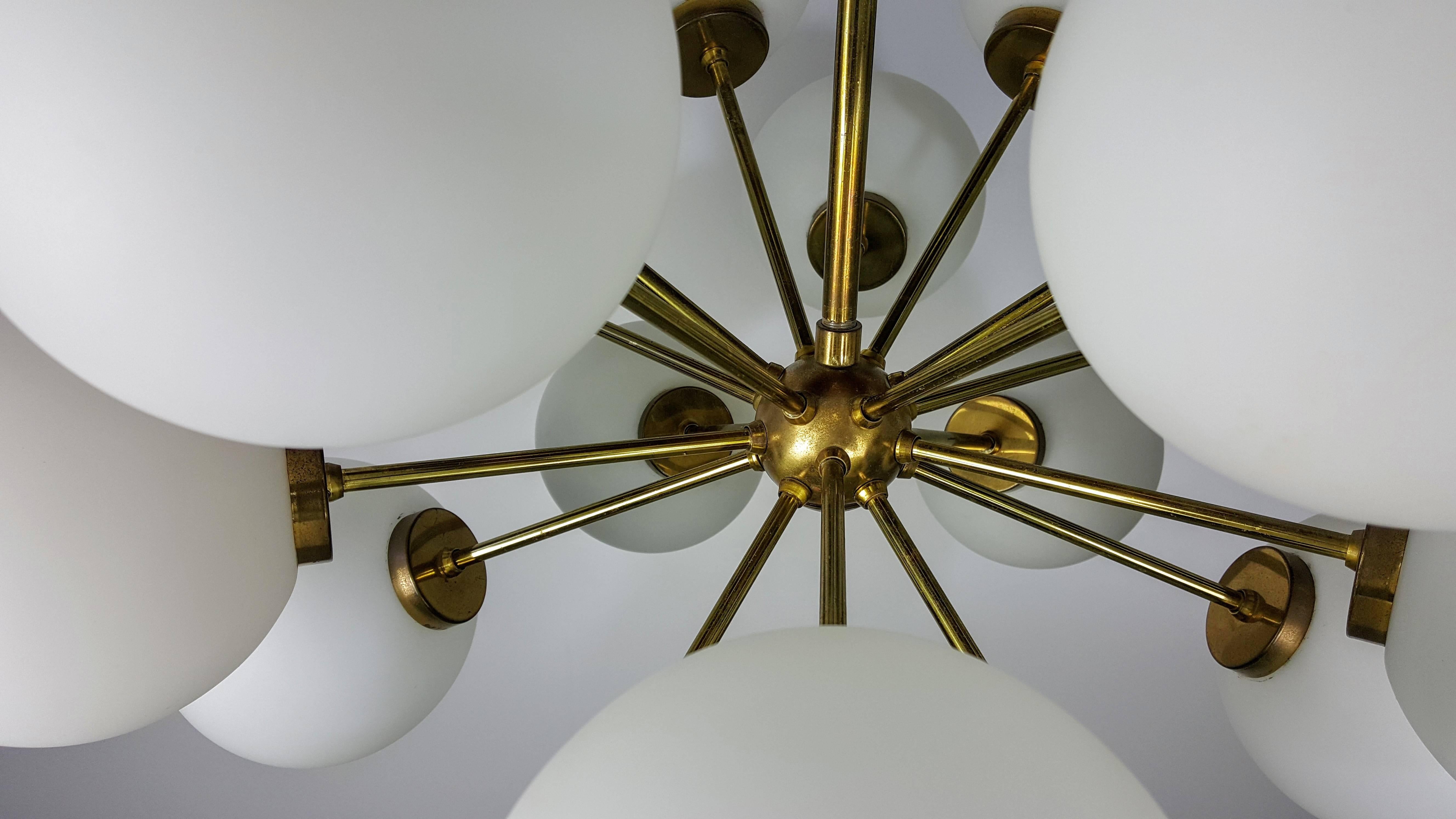 Gorgeous Eighteen-Globe Sputnik Chandelier, Italy, 1970s In Excellent Condition In New York, NY