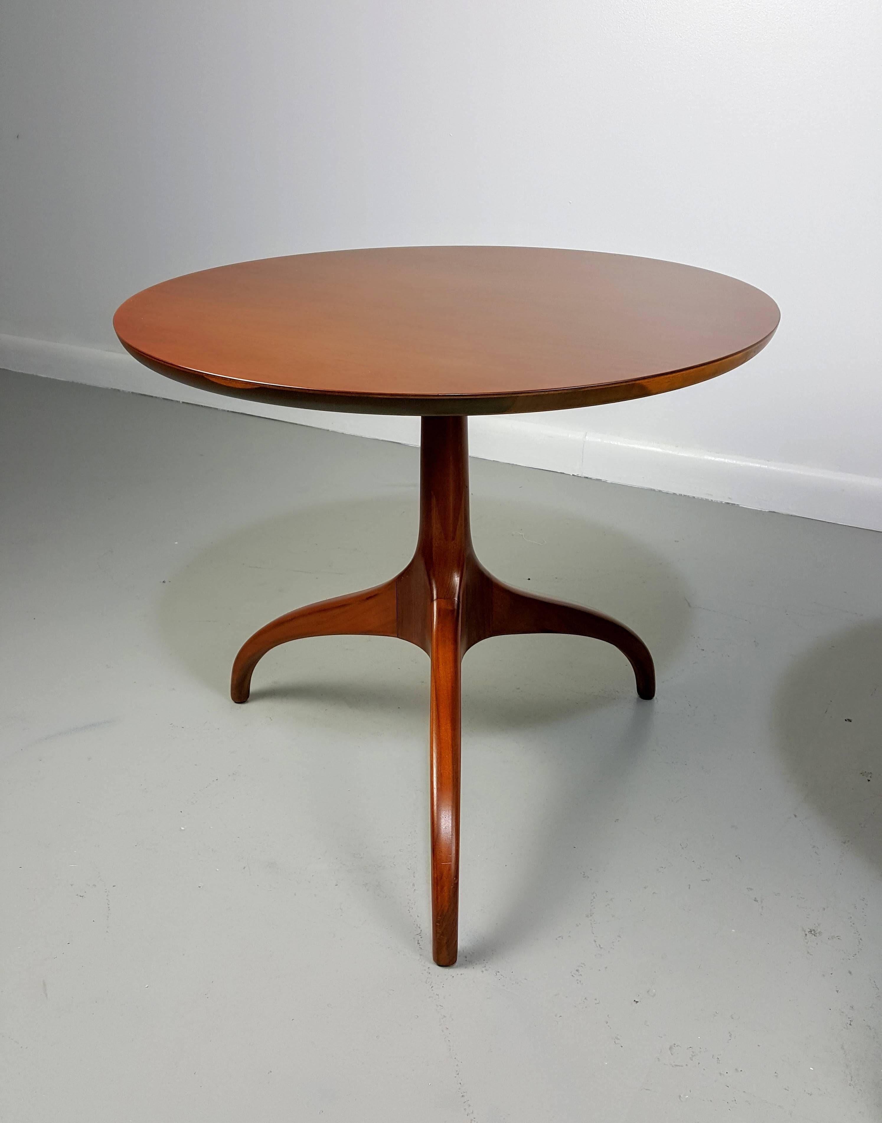 Sculptural Pair of Walnut Side Tables with Wishbone Base by Heritage Henredon  In Excellent Condition In New York, NY