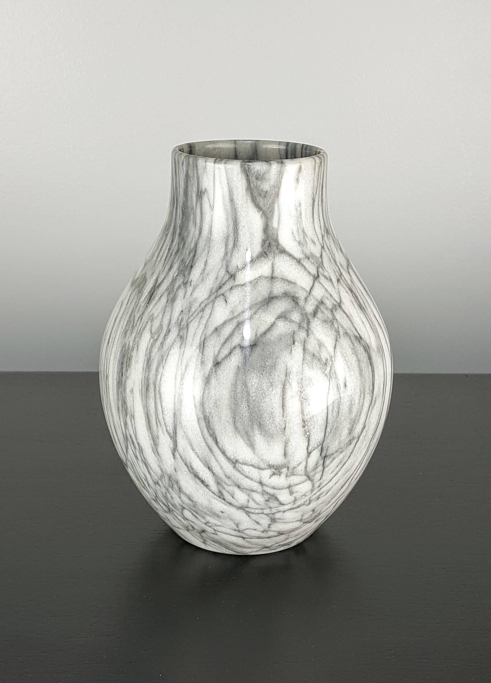 Large Handmade Vase in Wildly Grained Carrara Marble, Italy, 1950s In Excellent Condition In New York, NY