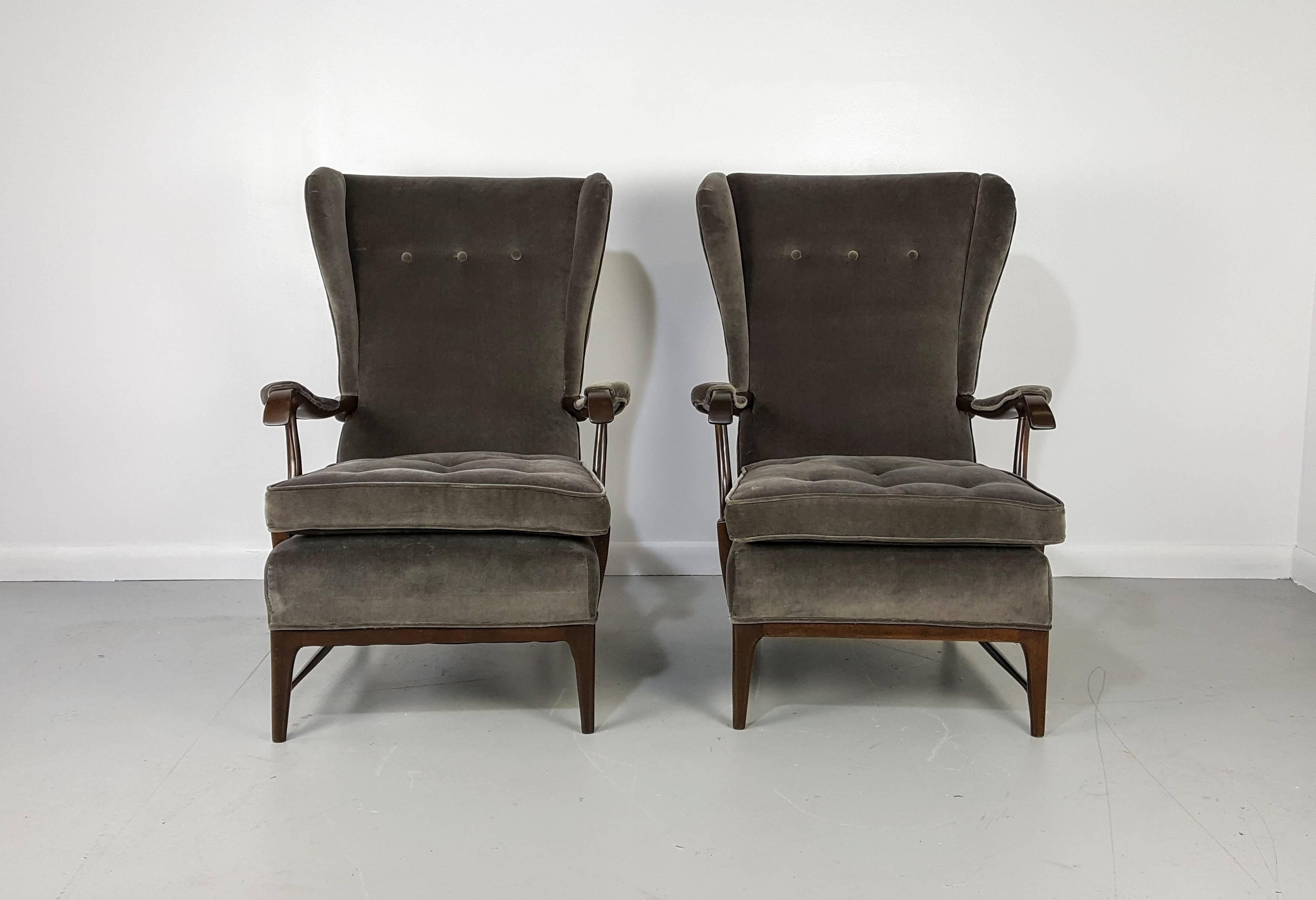 Pair of Wingback Lounge Chairs by Paolo Buffa, Italy, 1950s In Excellent Condition In New York, NY