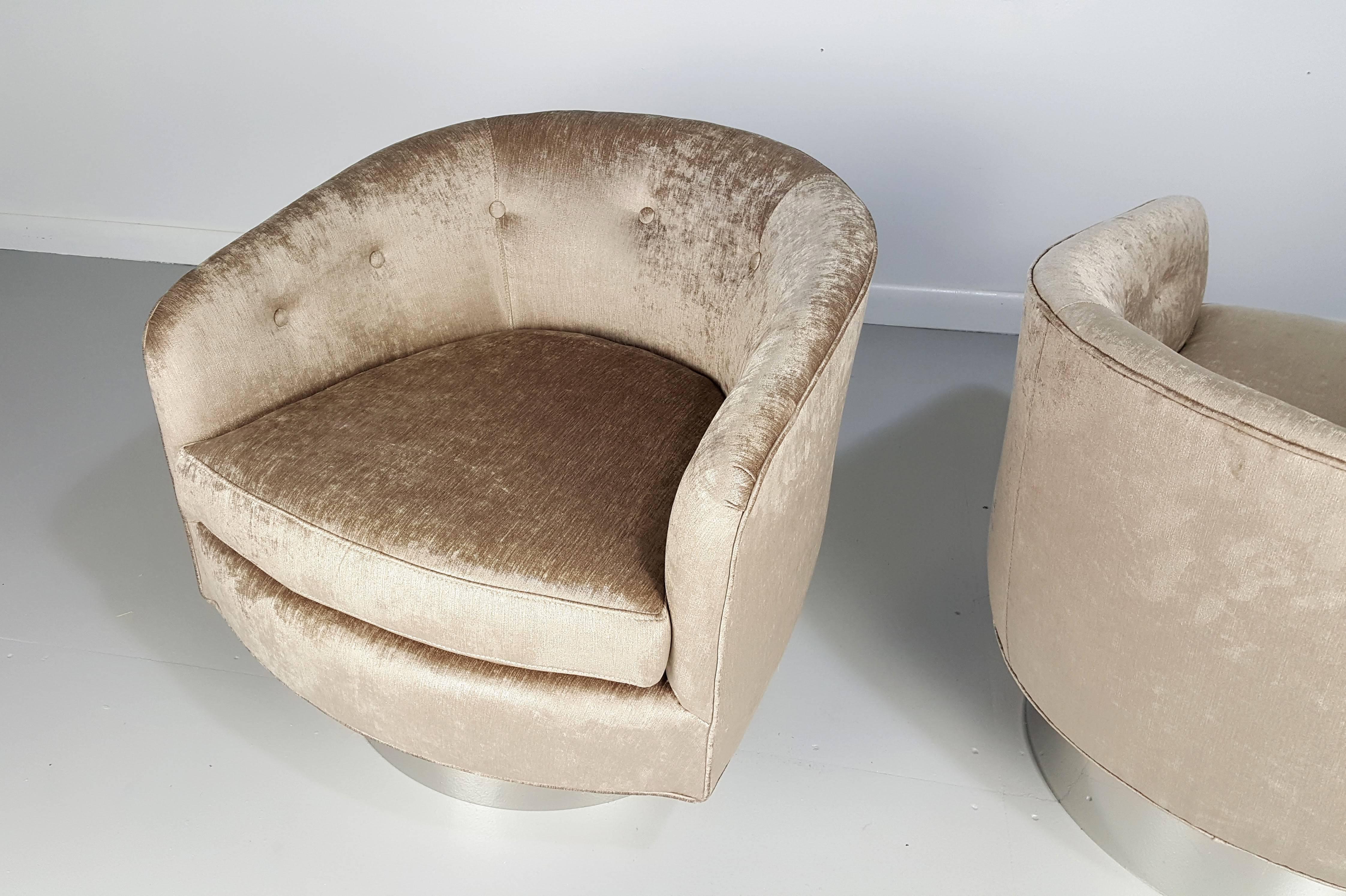  Swivel Lounge Chairs in Velvet with Chrome Bases in the style of Milo Baughman 3