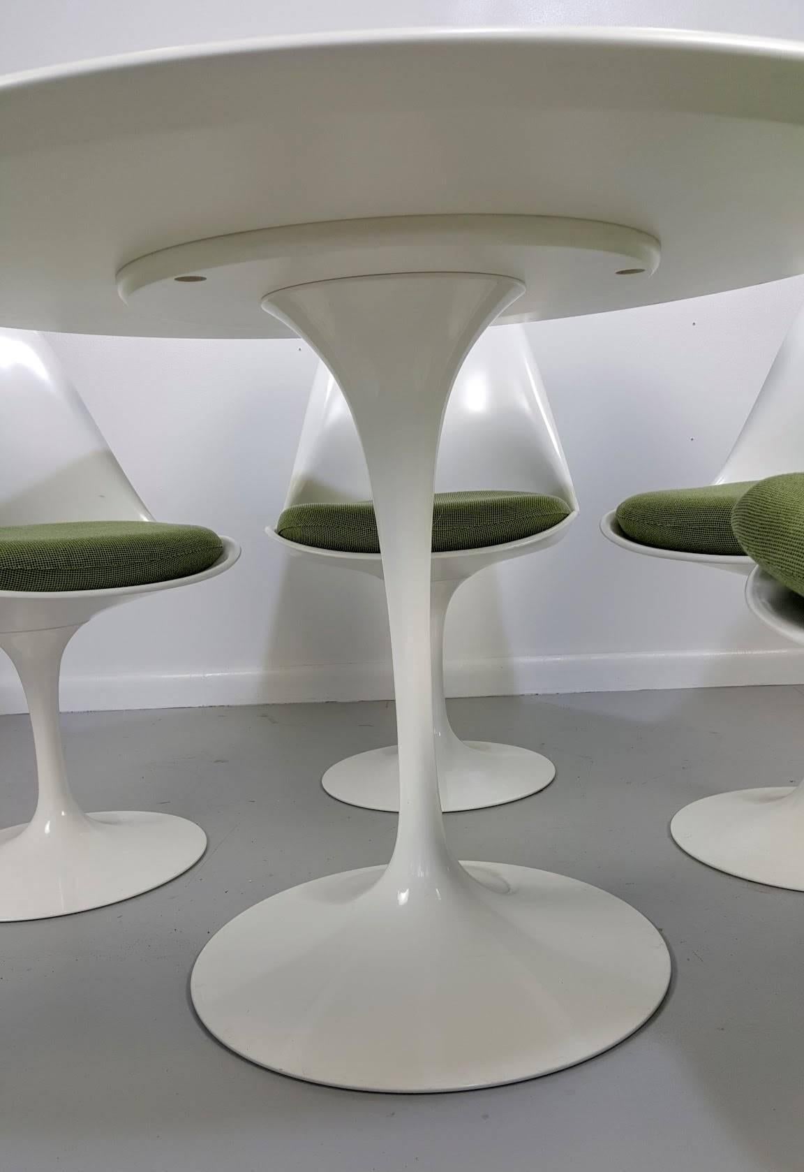 Eero Saarinen Tulip Table and Chairs by Knoll, Newer Production For