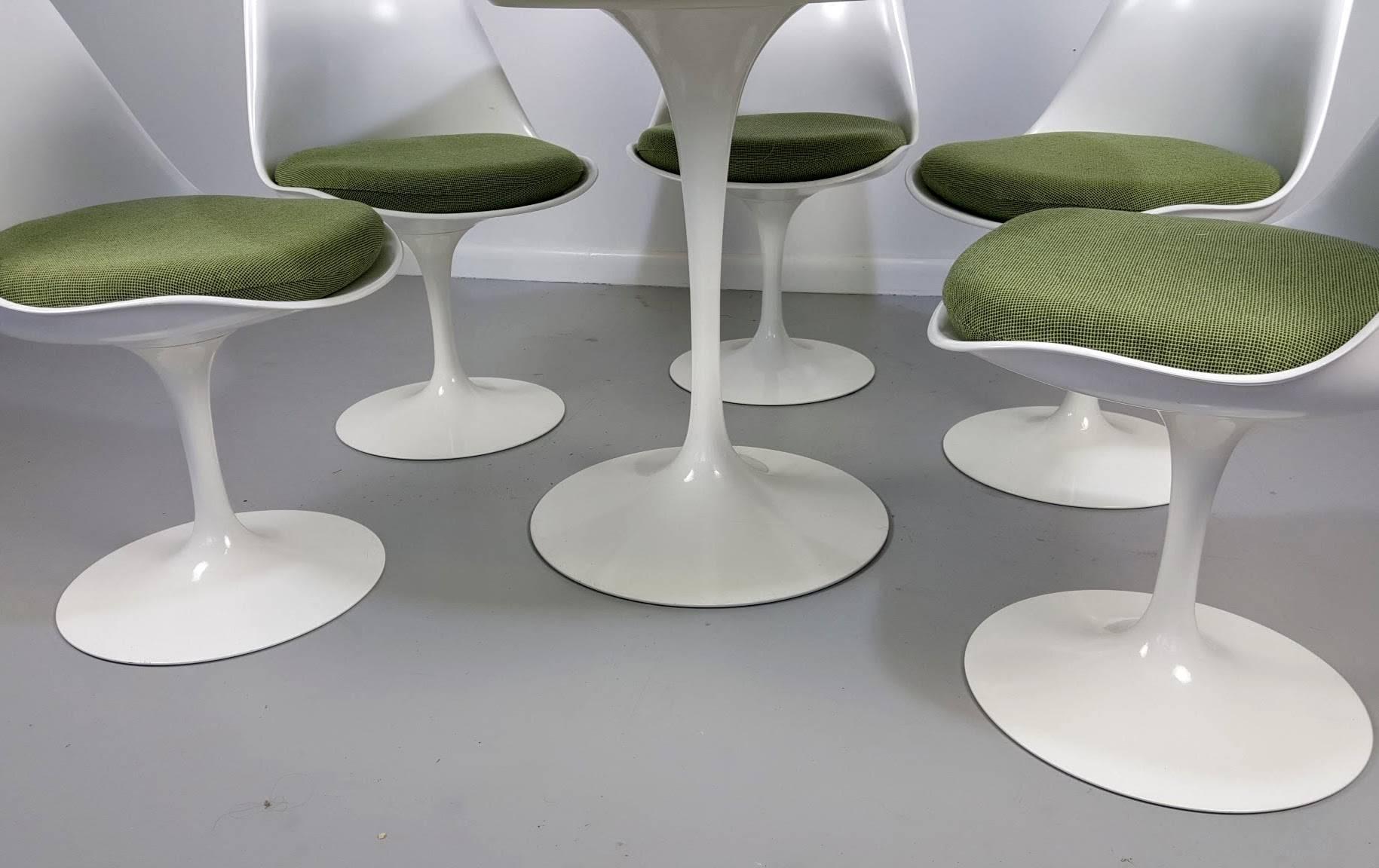 Saarinen tulip table and chairs by Knoll, newer production. This set is in excellent condition and appears to be a newer production. Fabric, bases and table top all show very little wear.

Table measures 29
