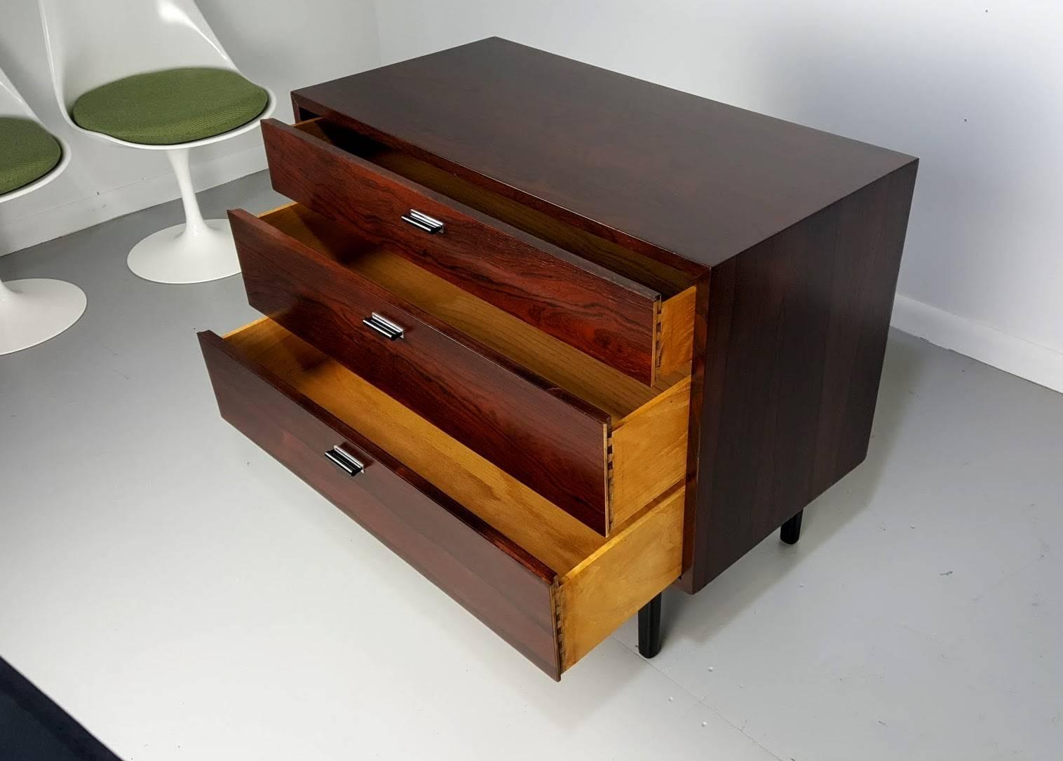 Mid-20th Century Pair of Rosewood Chests in the Style of Harvey Probber, 1960s