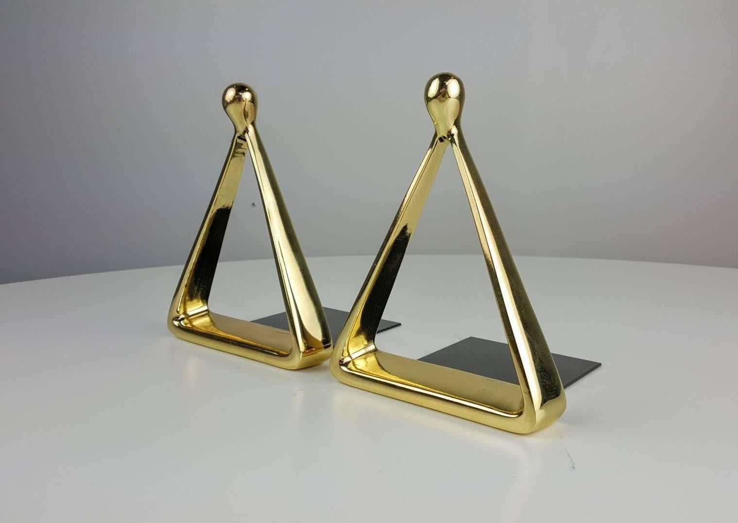 Pristine pair of brass stirrup bookends by Ben Seibel for Jenfred Ware, 1950s. These bookends are a rare design. They have been fully restored. In excellent condition. Truly gorgeous.

See this item in our private NYC showroom! Refine Limited is
