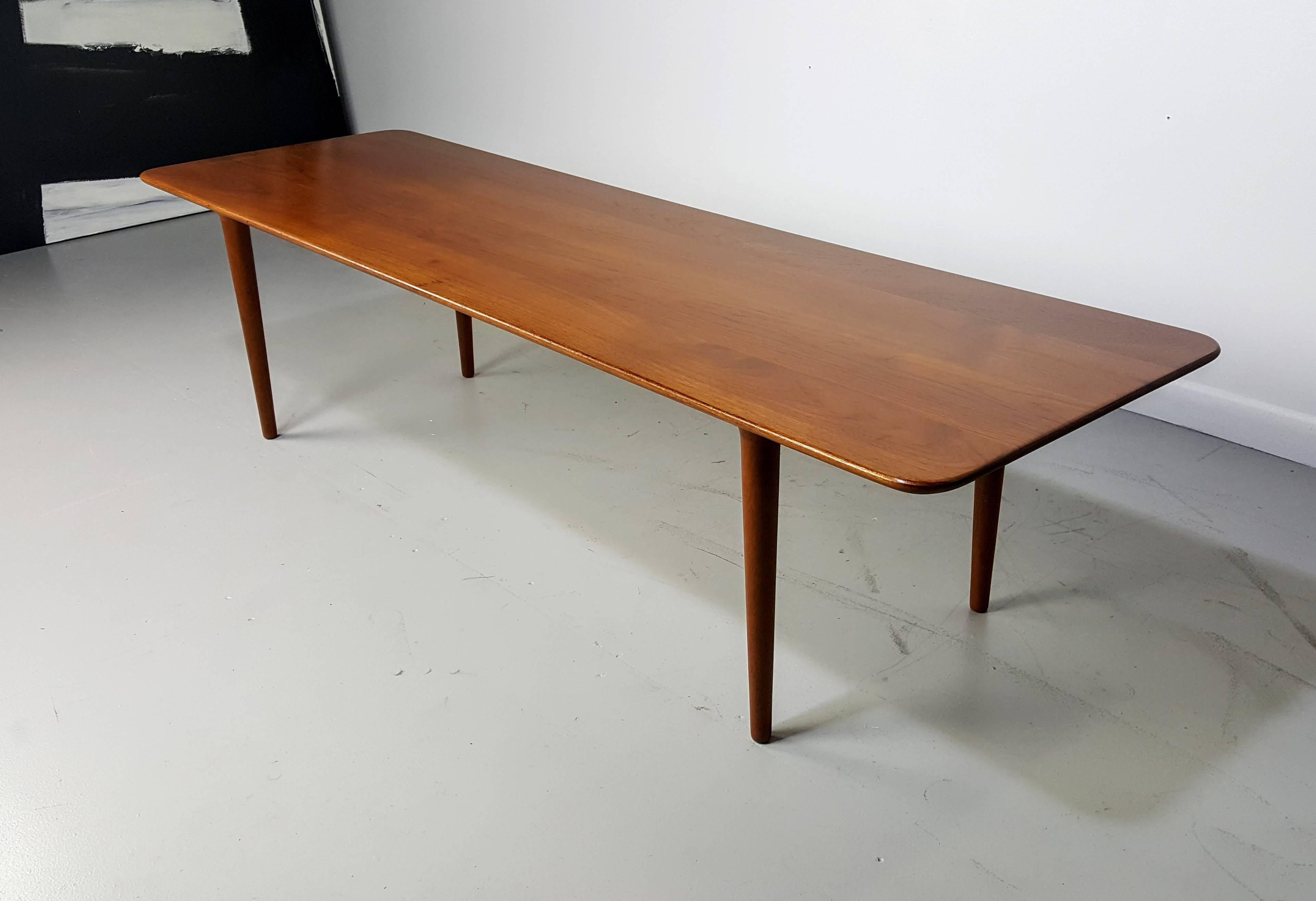 Long simple Danish modern teak coffee table, 1960s. Wonderful detail. Fully restored. Excellent condition.