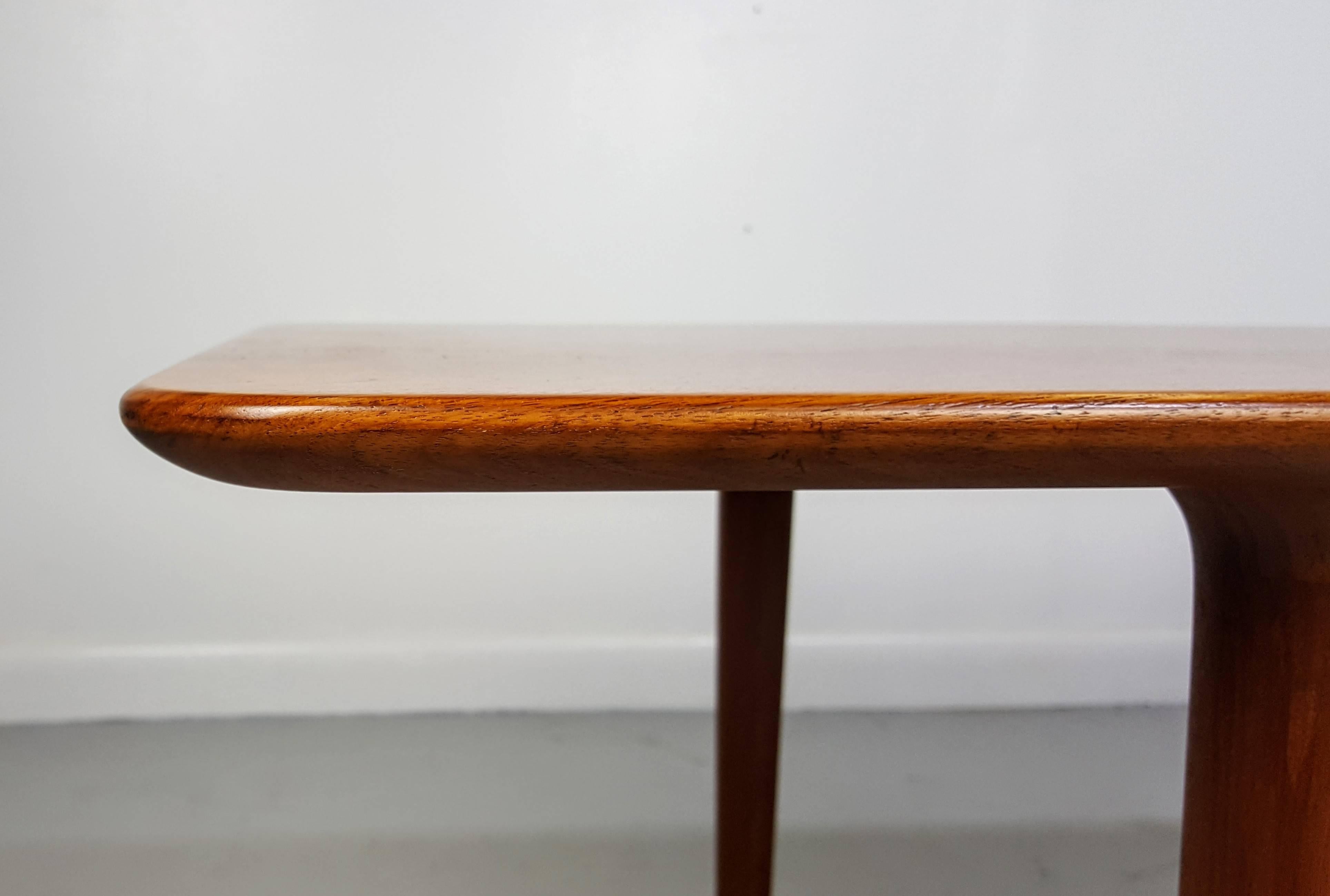 Long Simple Danish Modern Teak Coffee Table, 1960s In Excellent Condition In New York, NY