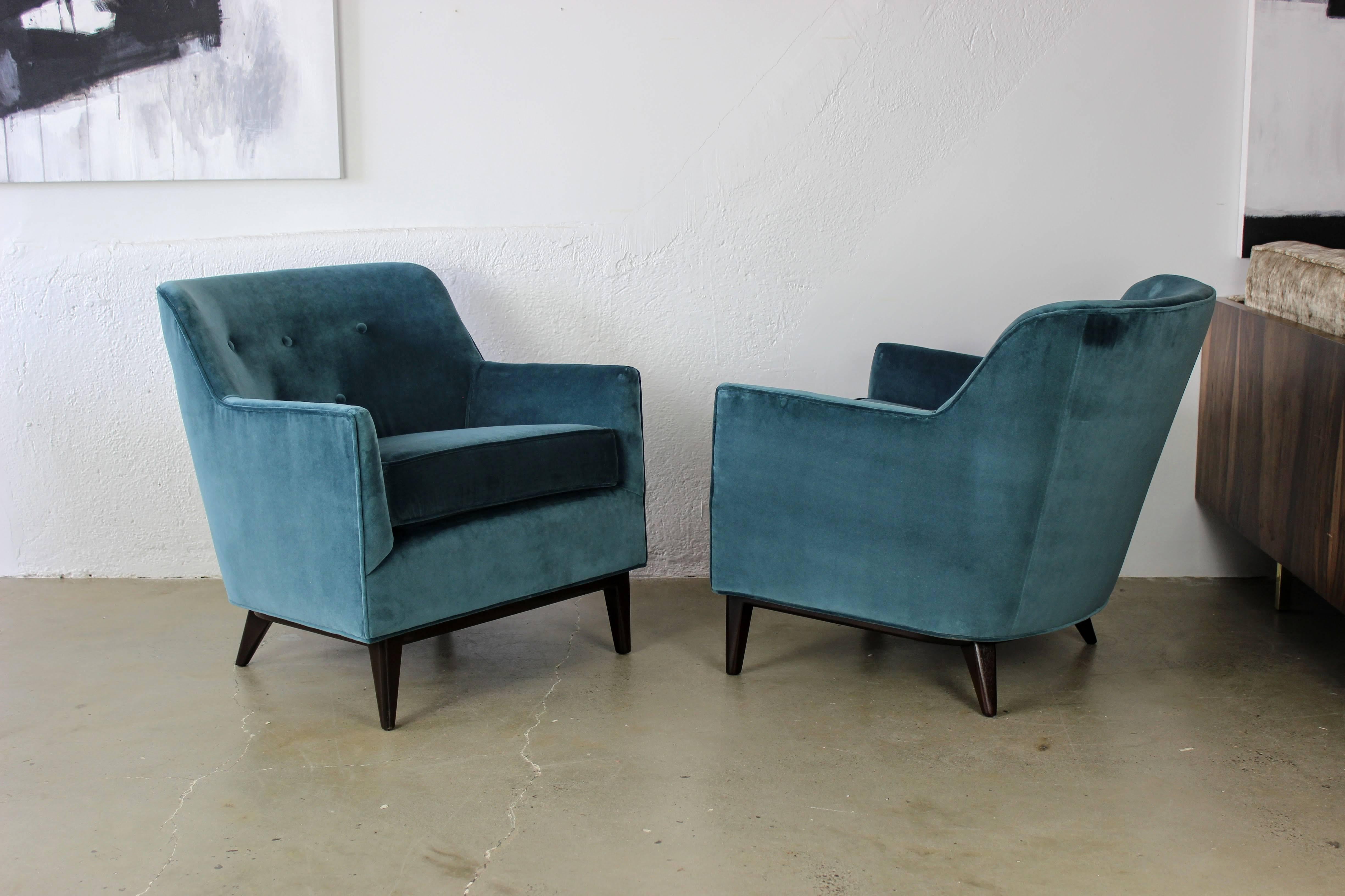 Mid-20th Century Handsome Mid-Century Lounge Chairs After Edward Wormley, 1950s
