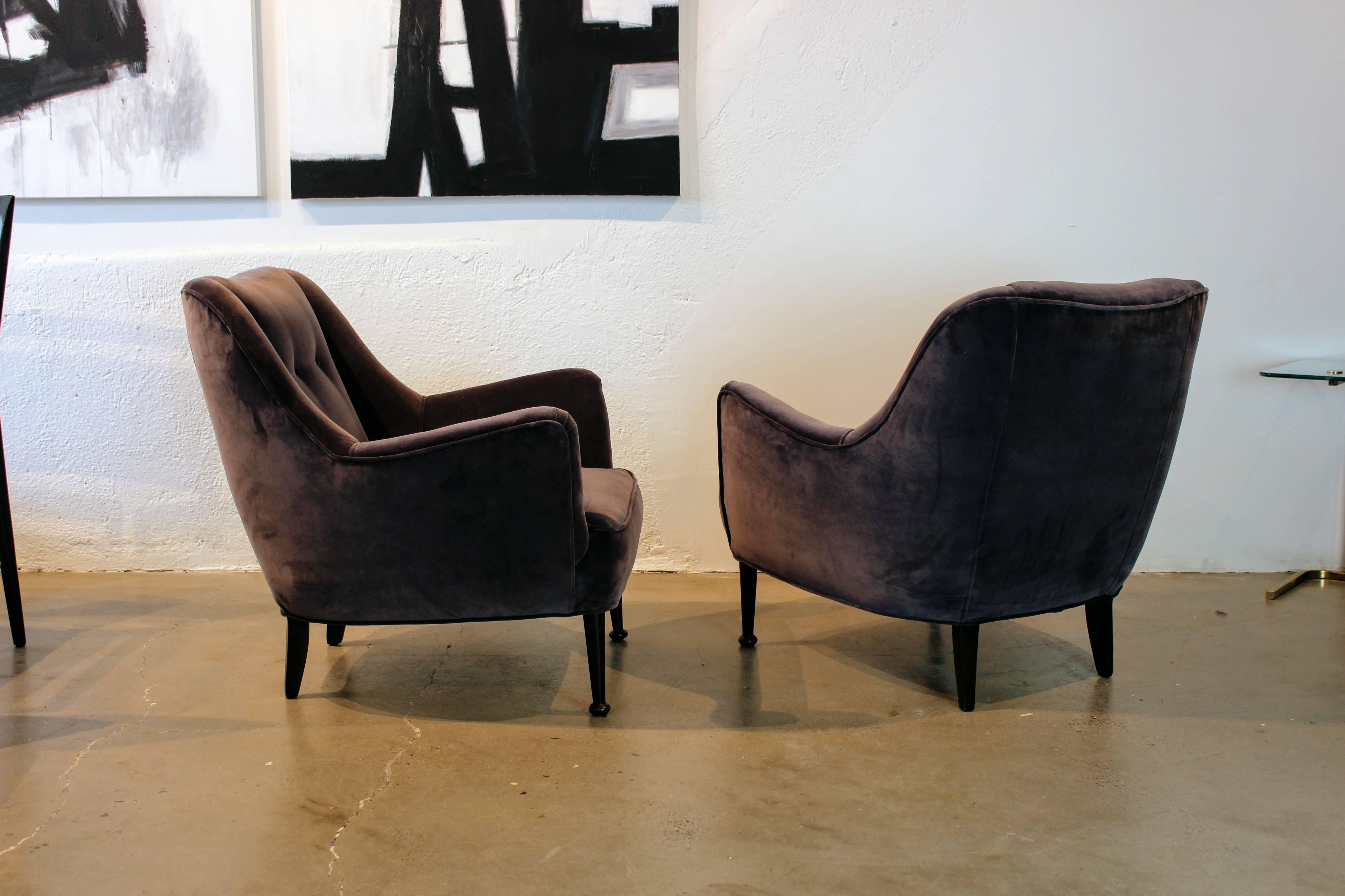 Gorgeous Pair of Mid-Century Modern Lounge Chairs in Deep Lilac Gray Velvet In Excellent Condition In New York, NY