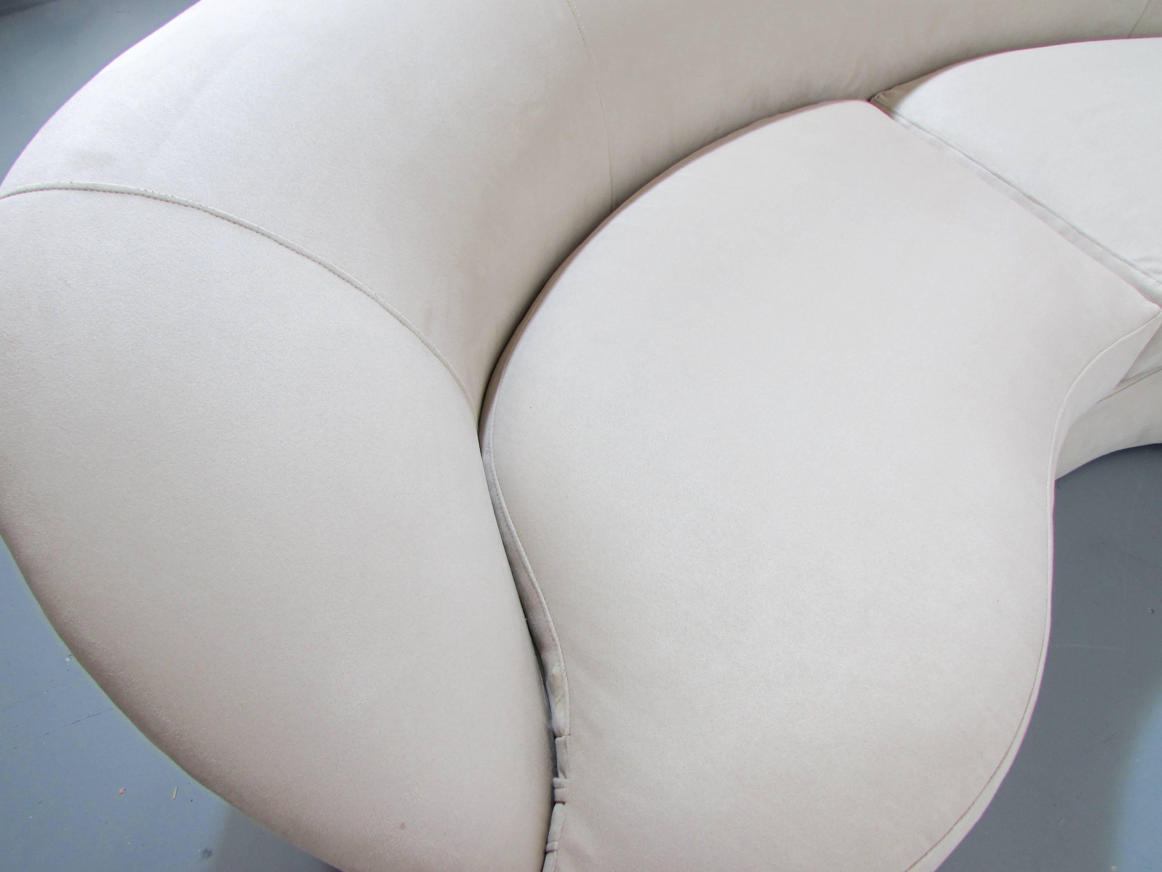 American Biomorphic Kidney Bean Shaped Sofa by Vladimir Kagan for Directional, 1970s