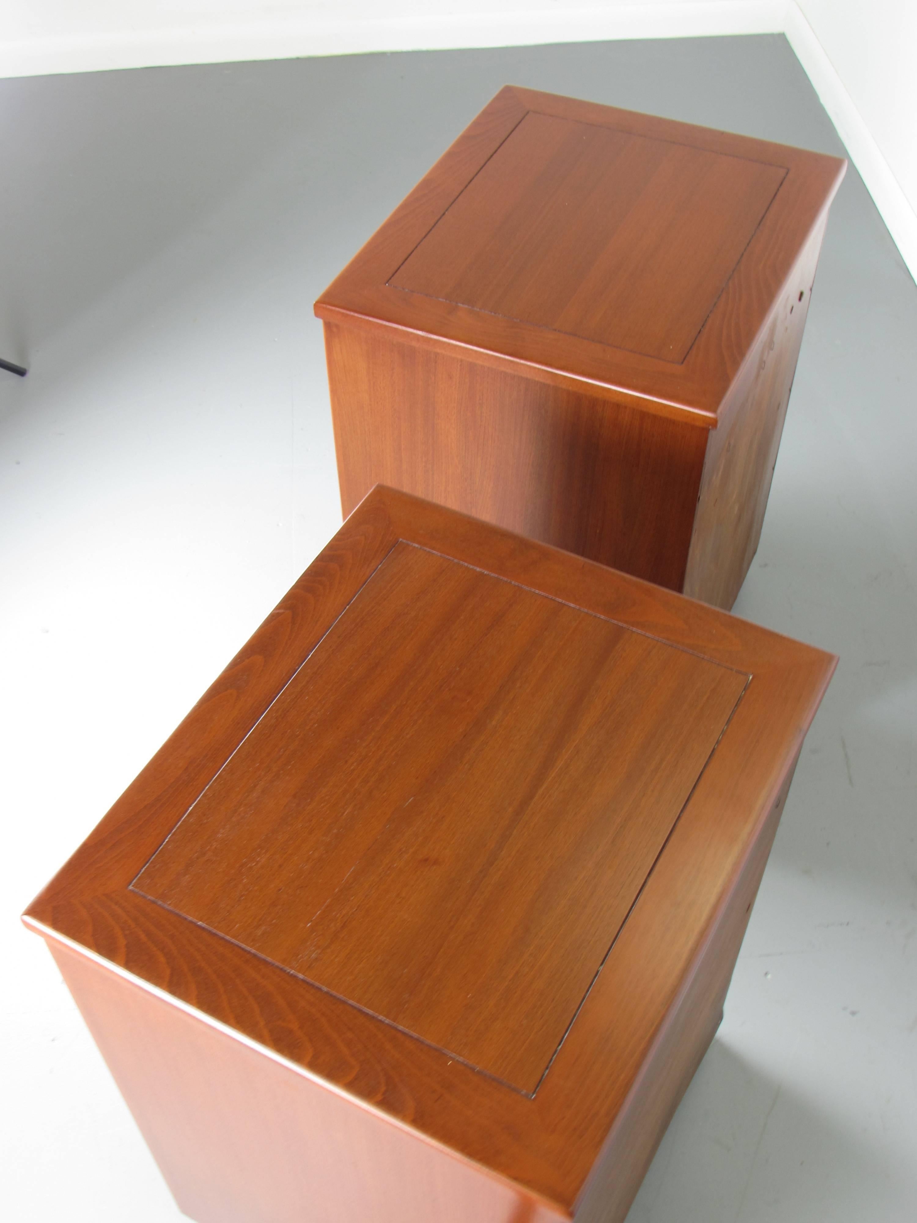 Mid-Century Modern Pair of Gorgeous Mahogany Nightstands by Edward Wormley for Drexel, 1950s