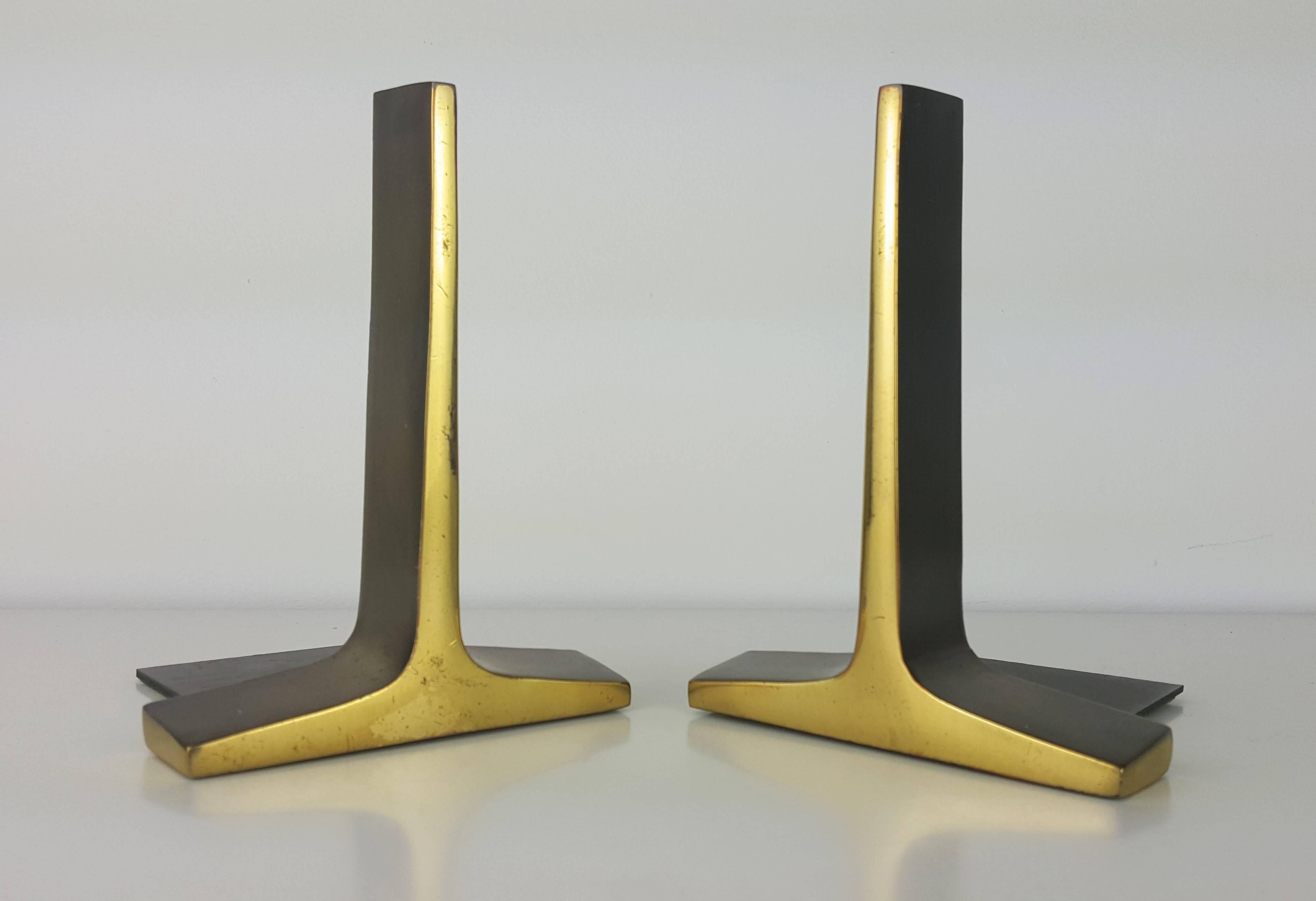 Rare Solid Cast Bronze Modernist Bookends by Ben Seibel for Jenfred, 1950 In Excellent Condition In New York, NY