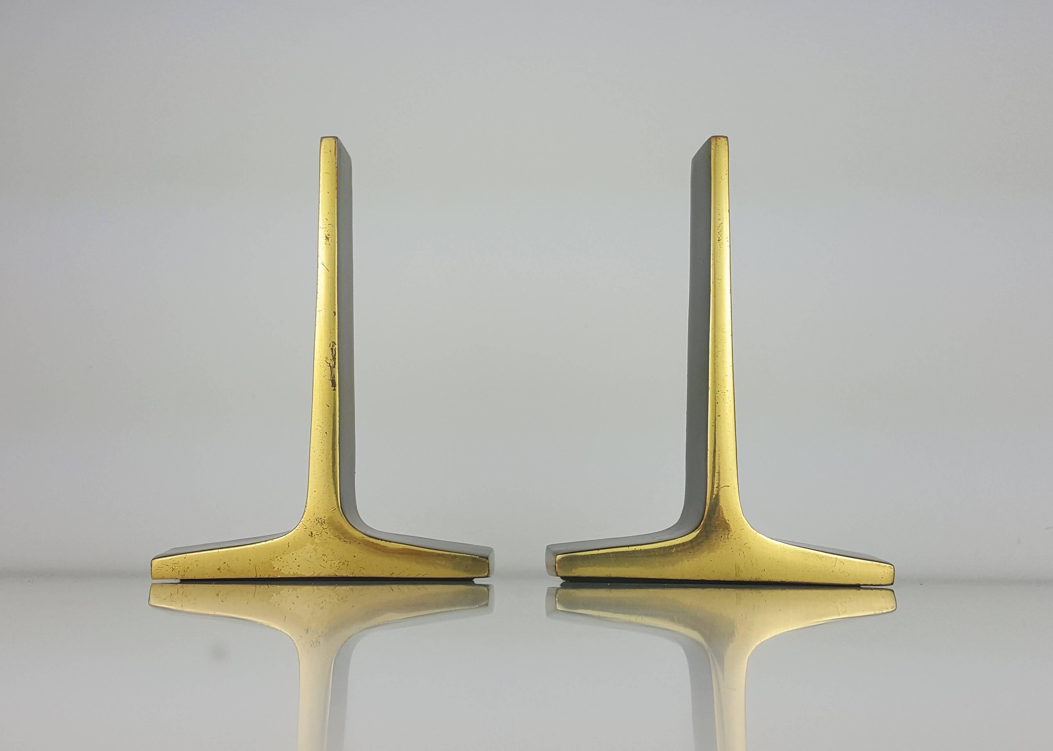 Pair of rare solid cast bronze modernist bookends by Ben Seibel. Made by Jenfredware for the 