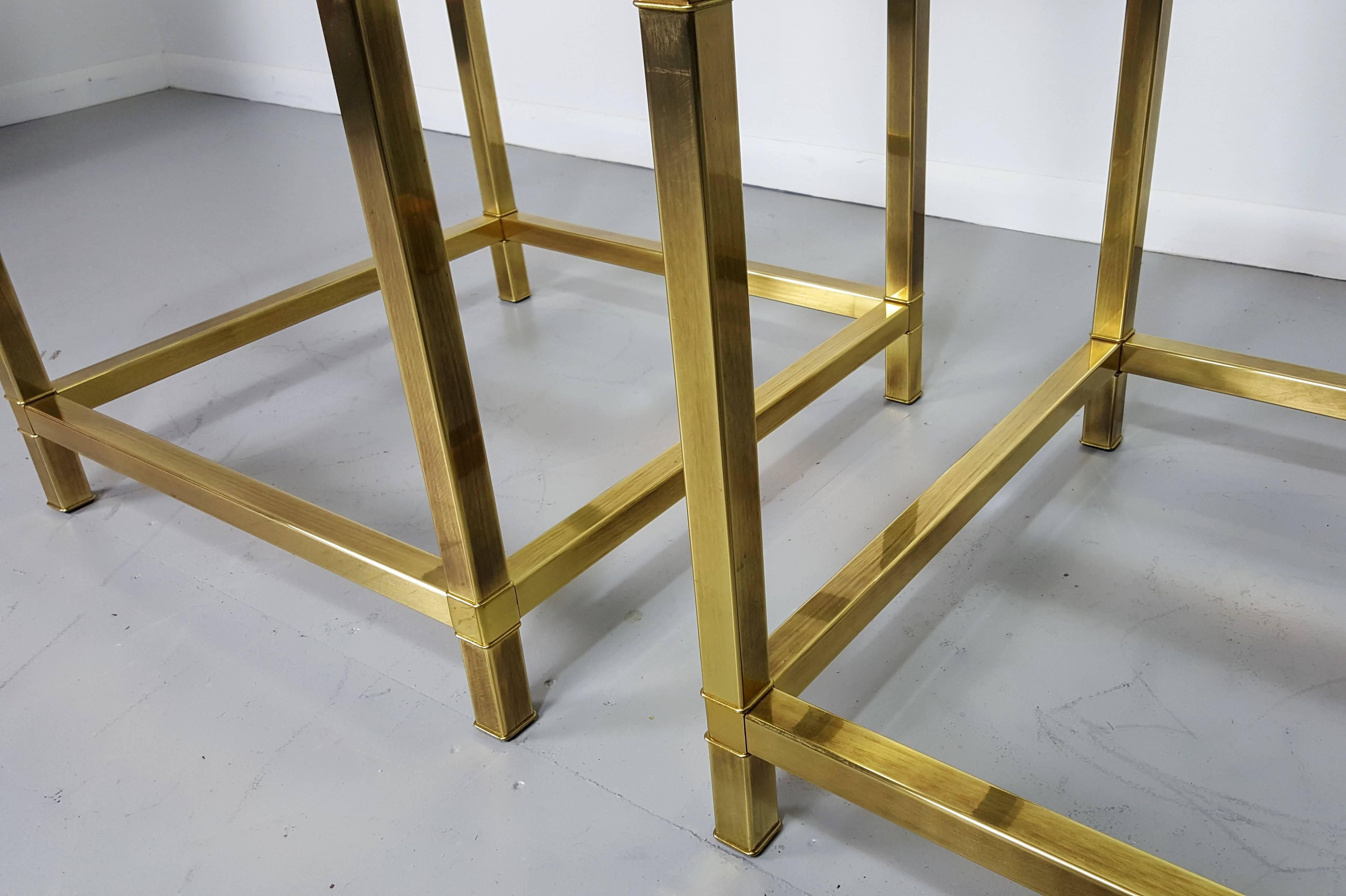 Immaculate pair of large patinated brass end tables by Mastercraft, 1970s. Tables feature rounded 