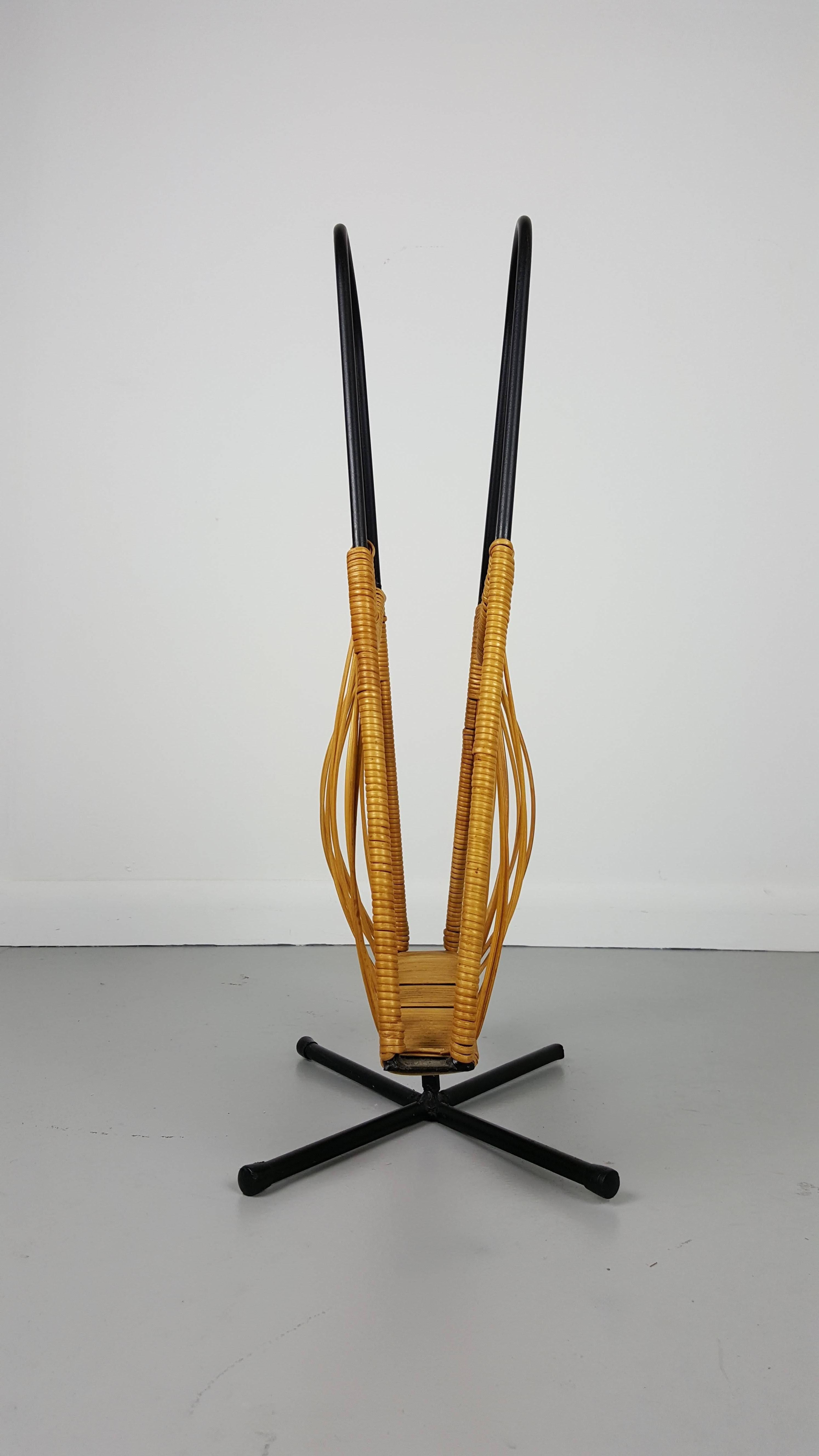 Sculptural California Modern Magazine Rack in the Style of Tony Paul In Excellent Condition In New York, NY
